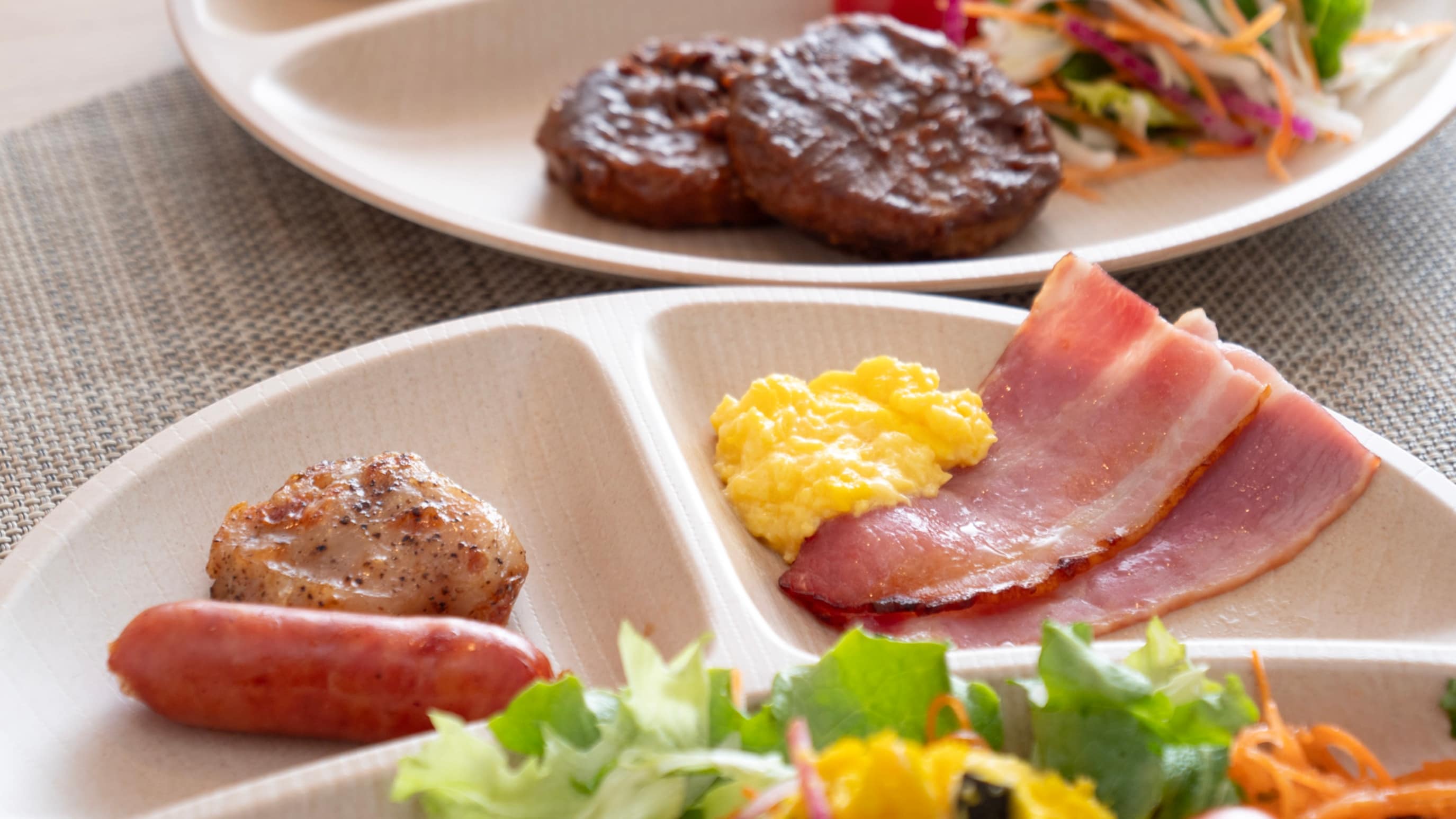 おかわり自由のビュッフェ形式です