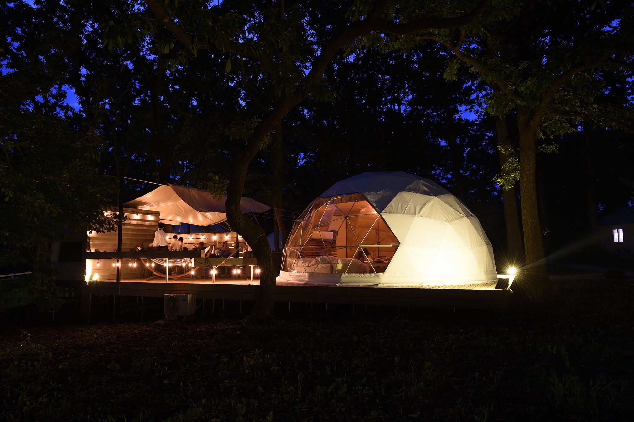 At night, the atmosphere becomes magical. Spending time gazing at the starry sky creates a special experience.