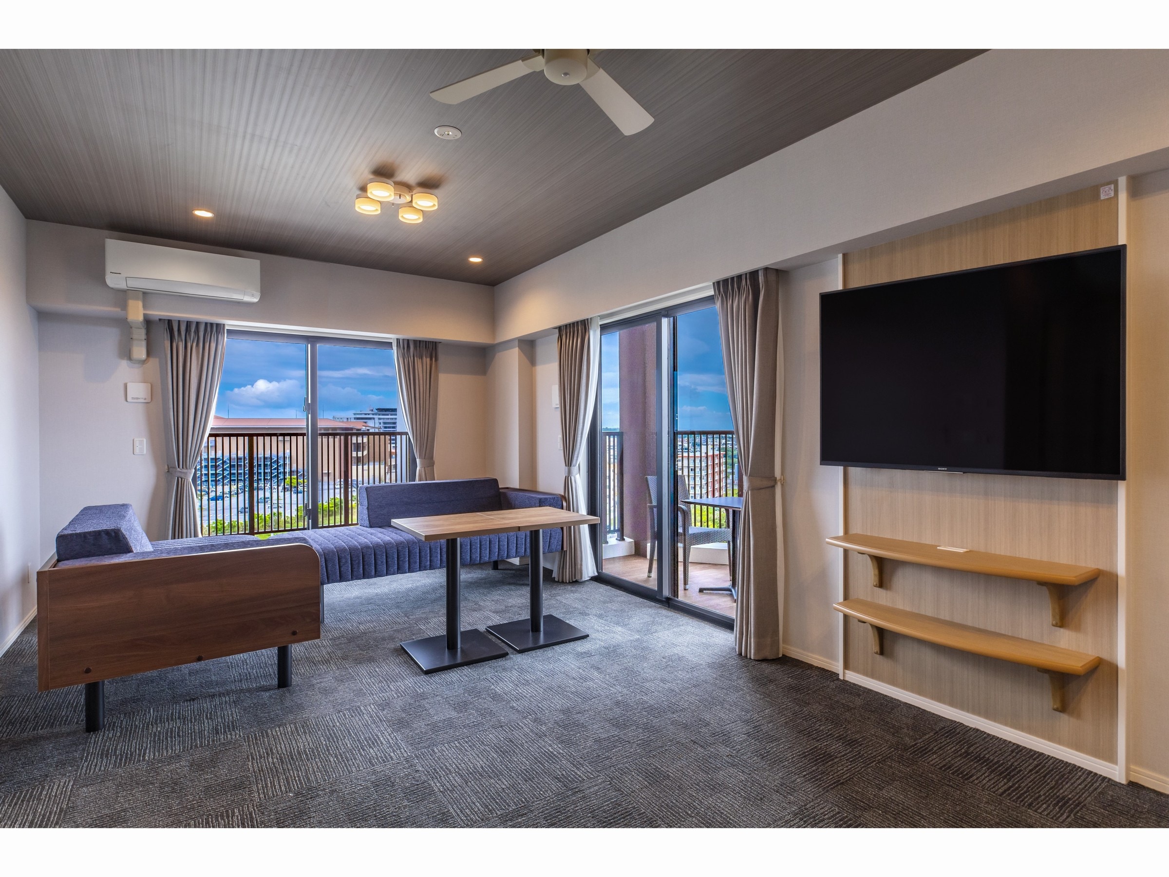 Rycom Corner Suite Living
