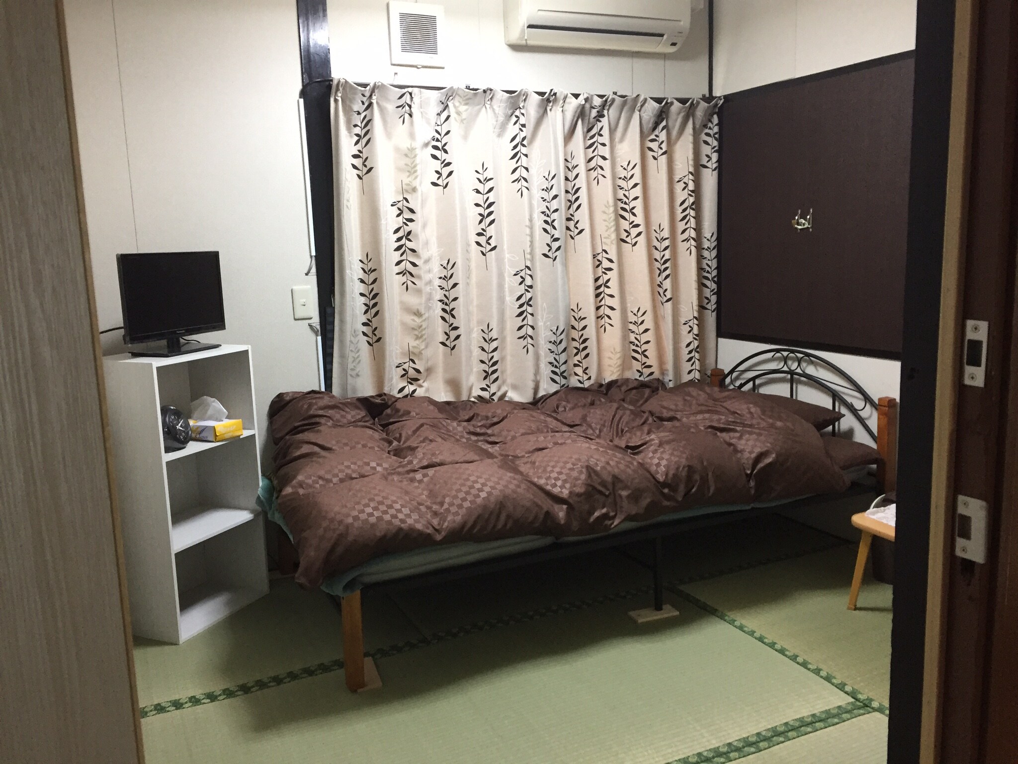 Room 205 Single bed Smoking is allowed in the kitchen room next door