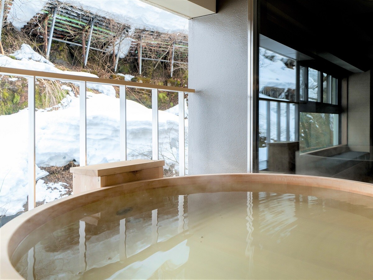 [Cypress] Open-air bath that flows directly from the source (winter)