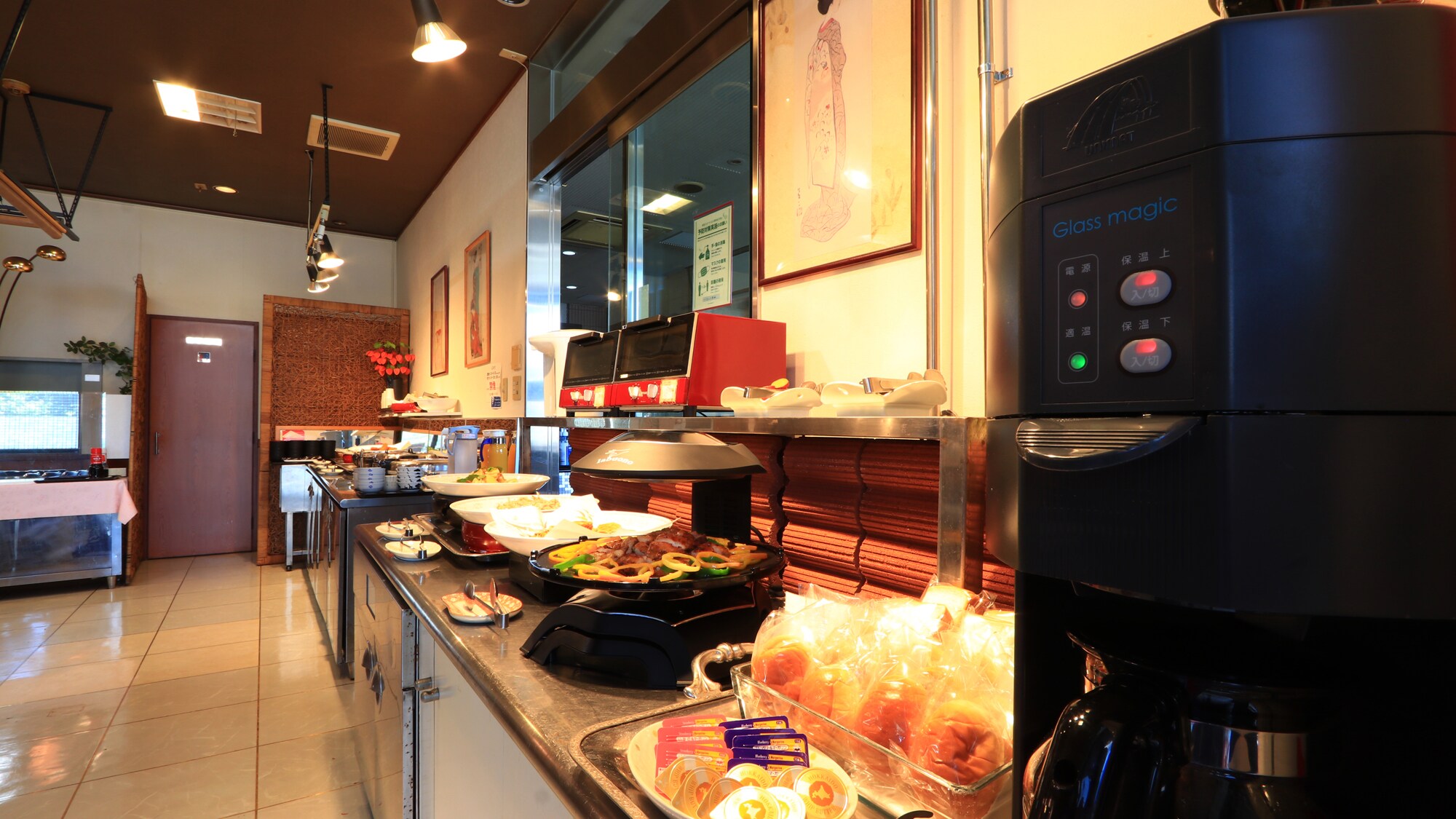 [Breakfast] Enjoy a buffet style breakfast