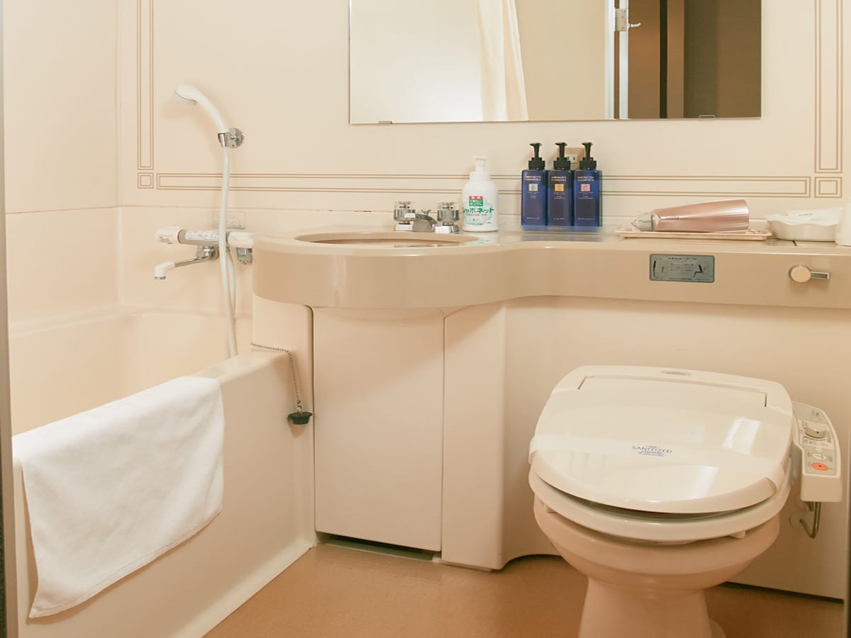 4th floor unit bath of Japanese-style room and Western-style room