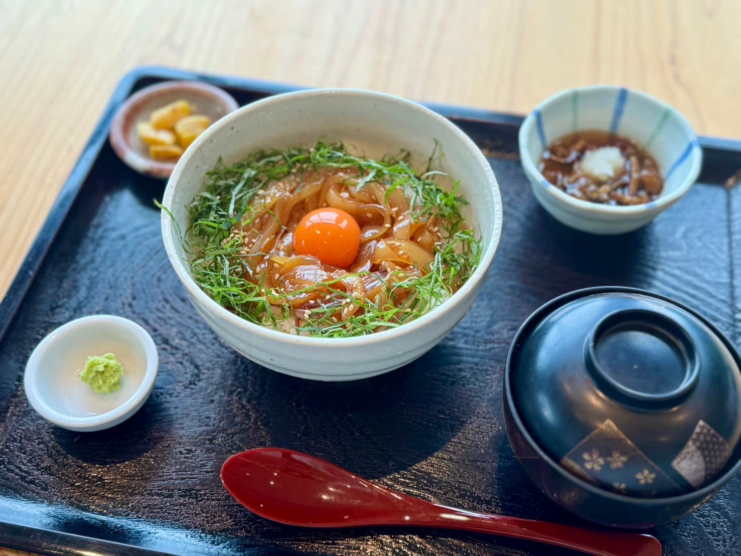 腌白鱿鱼盖饭