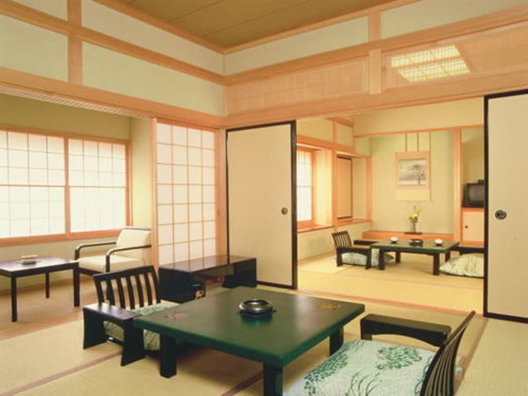 12 tatami mats or 16 tatami mats (8 tatami mats + 8 tatami mats) with hot spring bath