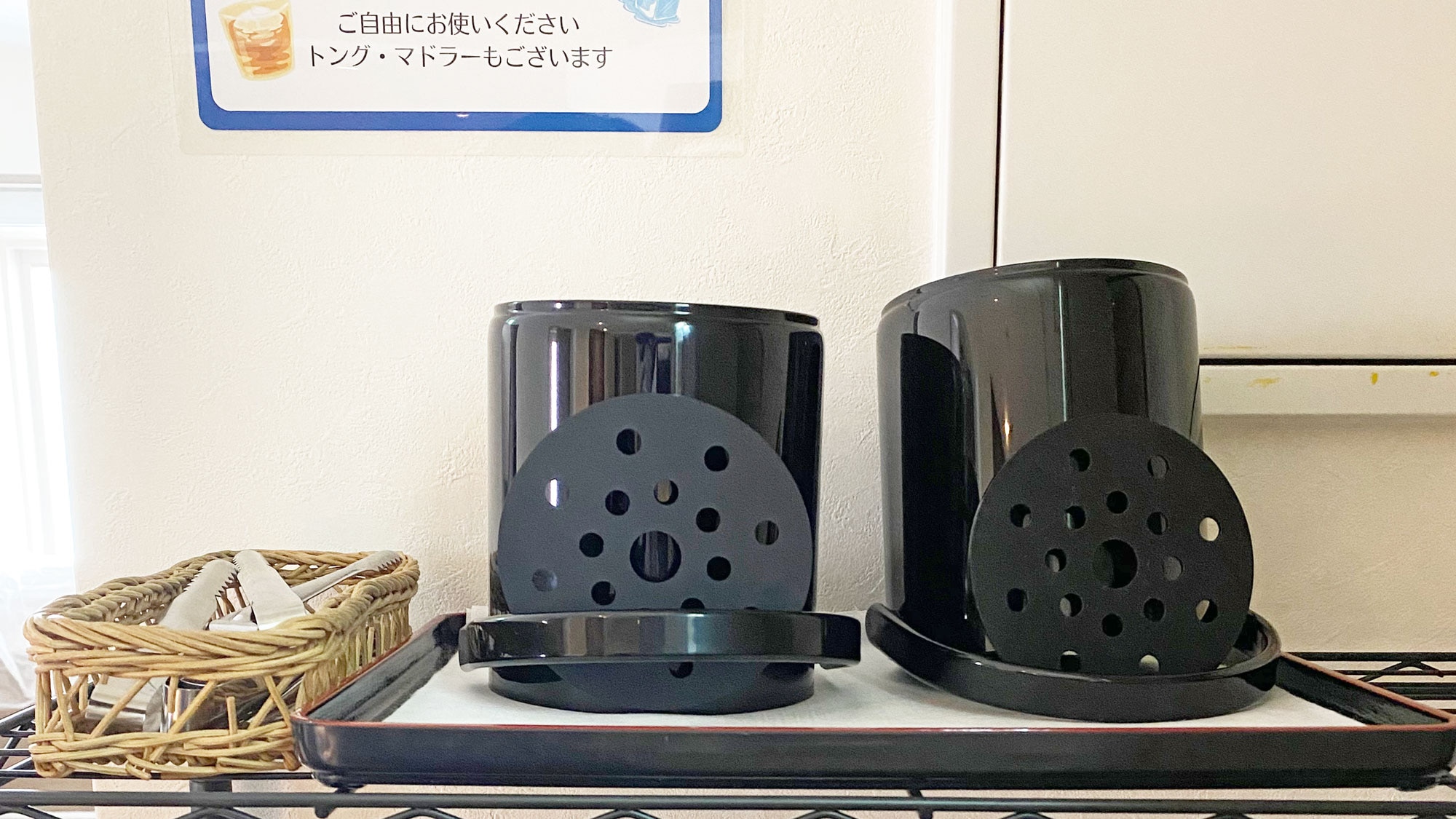 [Services] 3rd floor: Vending machines and ice maker corner Free rental ice buckets