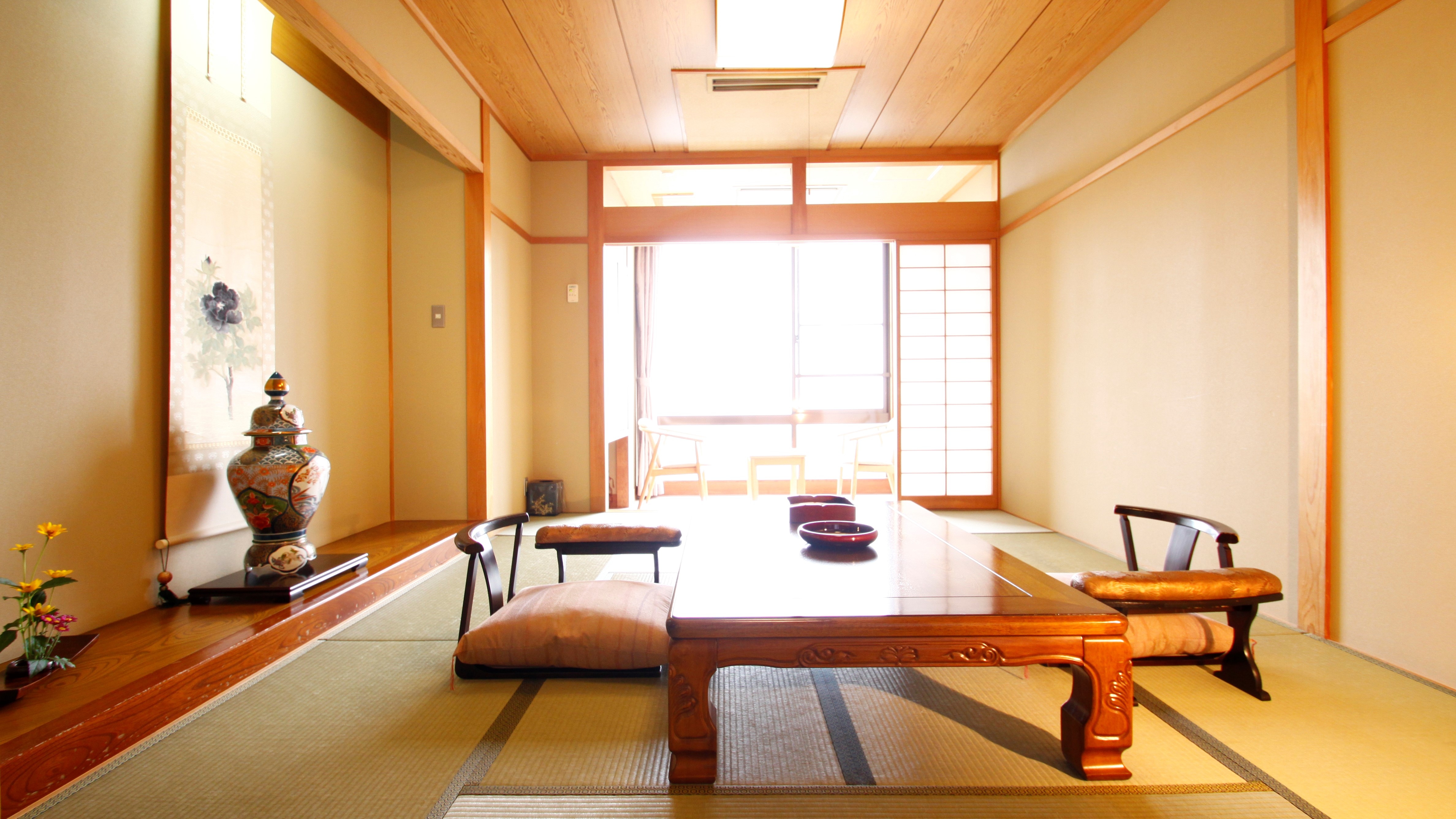 ■ Japanese-Western style room with observation bath 12 tatami mats of the two rooms. A wide range of guests can enjoy a comfortable stay.