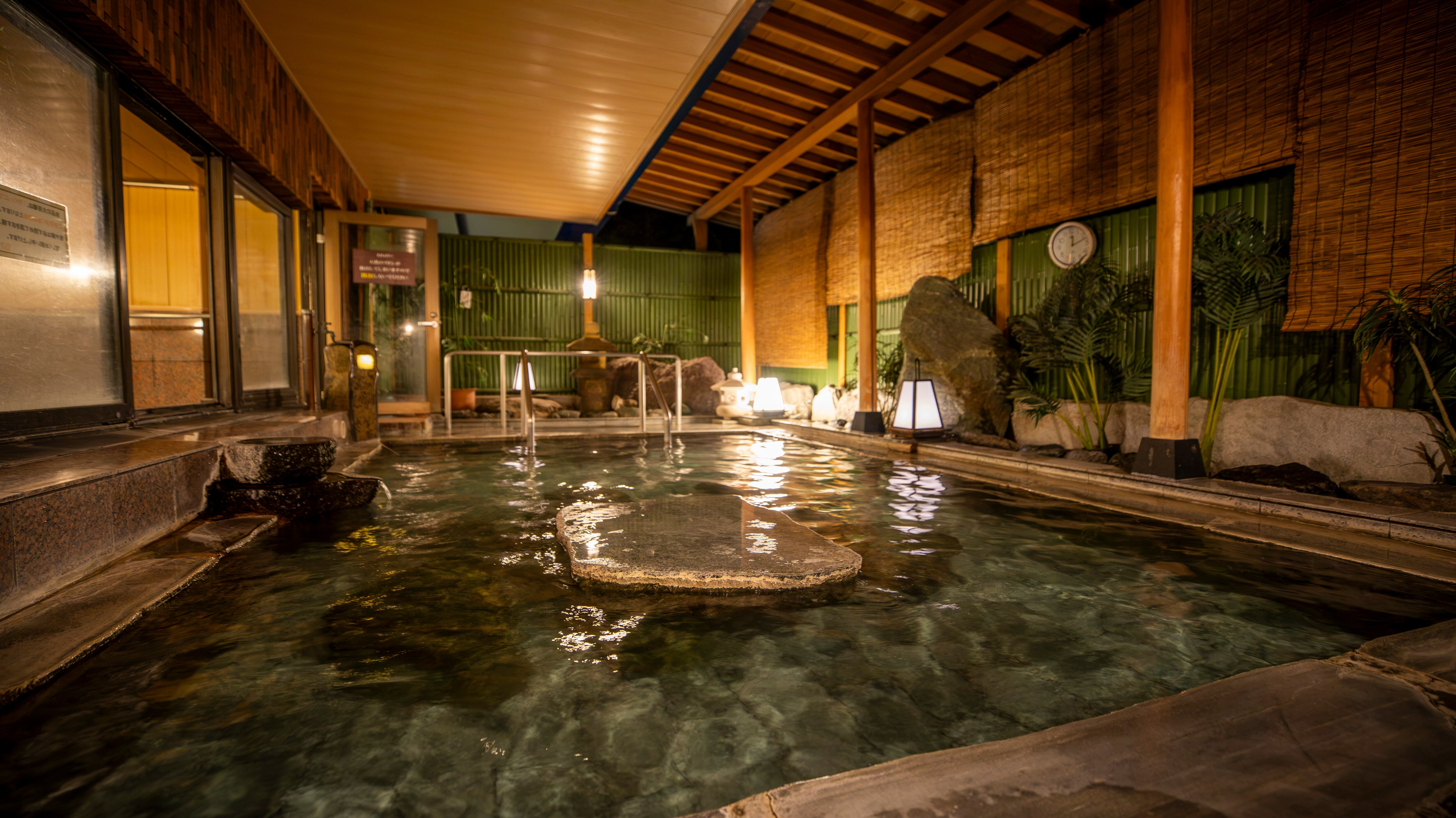Open-air bath (women's bath)