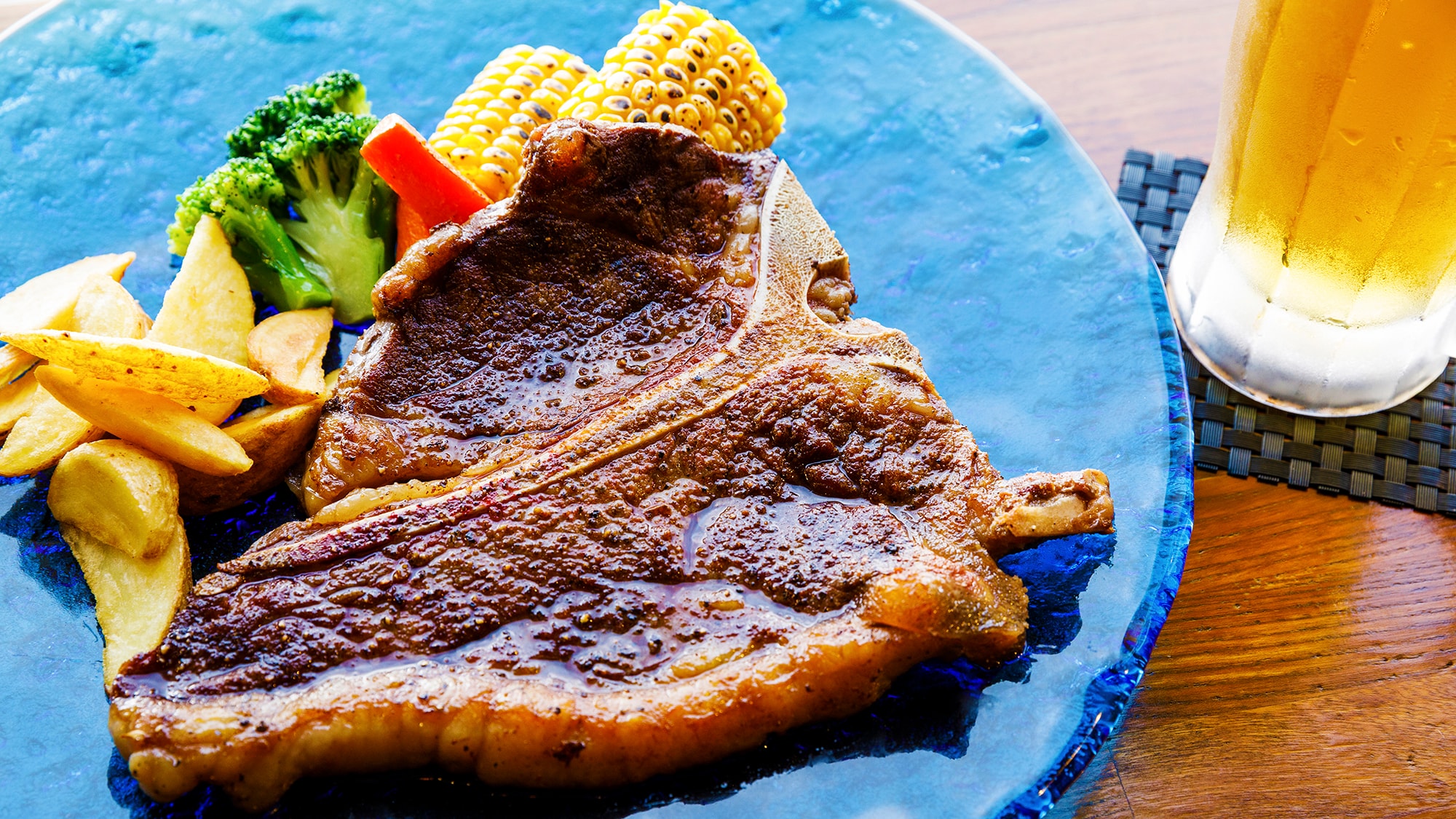 [Selectable dinner - Emerald] [5 minutes walk] Enjoy the beautiful ocean to your heart's content while eating steak from a long-established restaurant ♪