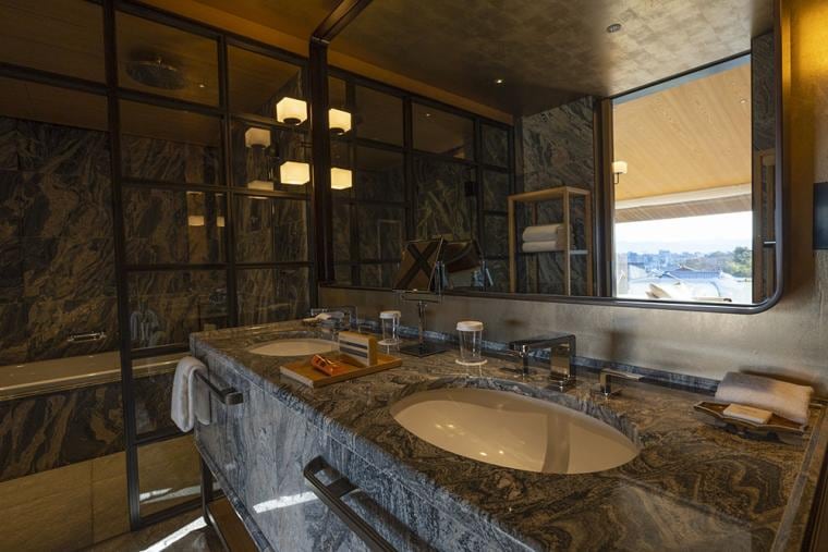 Nineizaka House bathroom