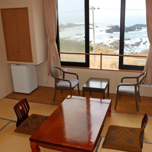 [Japanese-style room] All rooms have ocean views and are non-smoking. Internet (wireless LAN) is also available.