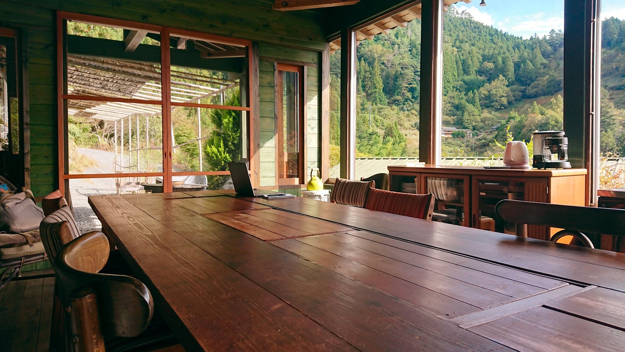 [Terrace] A terrace surrounded by greenery where you can also have a BBQ!