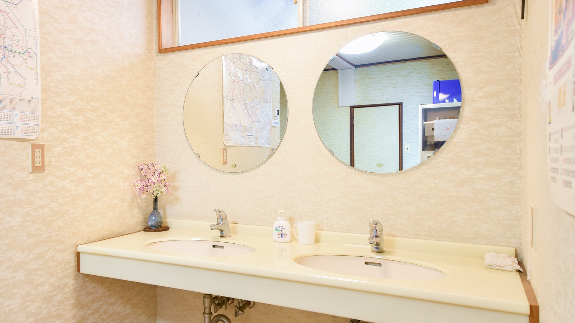 *Shared wash basin with mirror