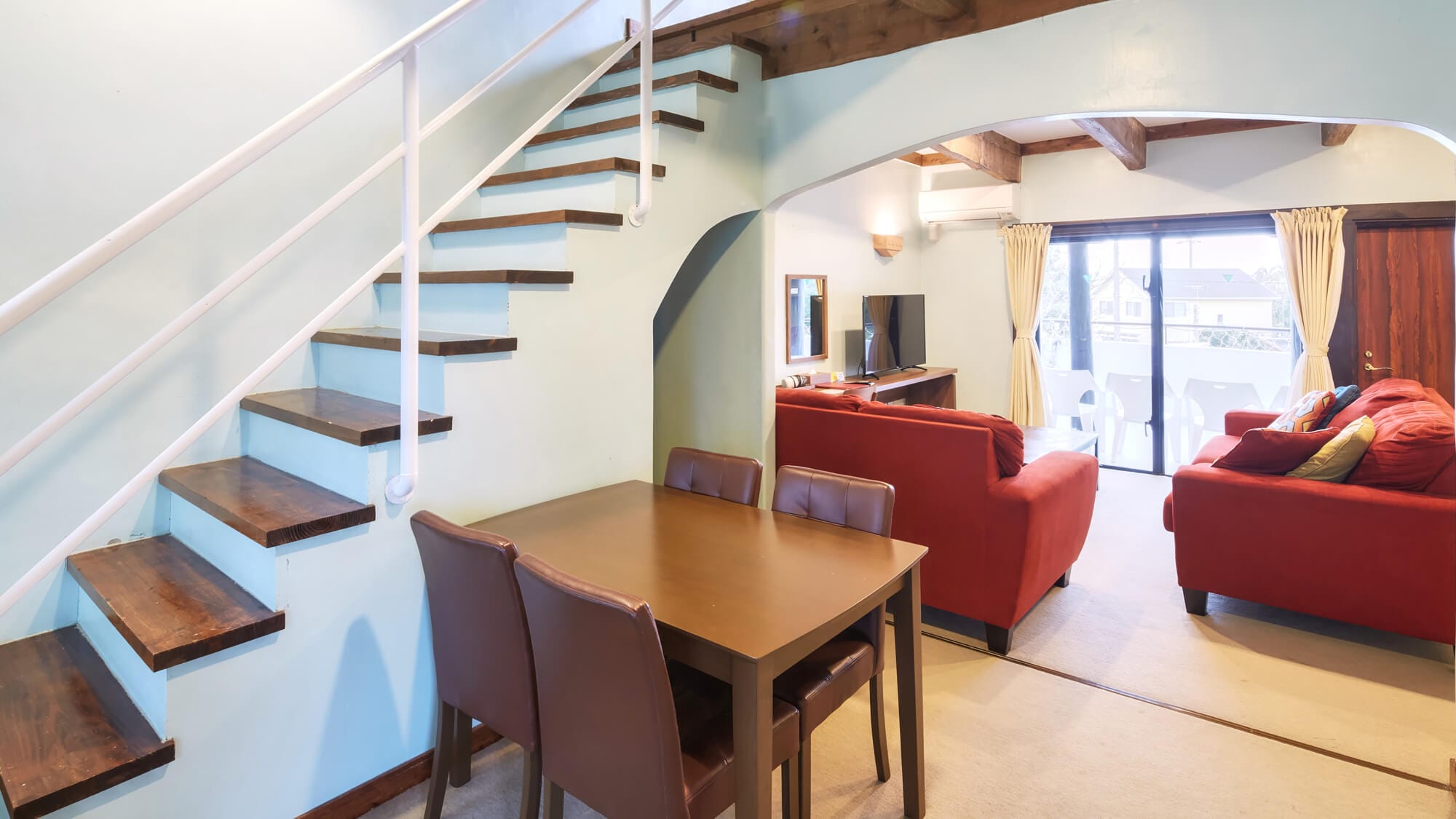 [Western-style maisonette & kitchen]