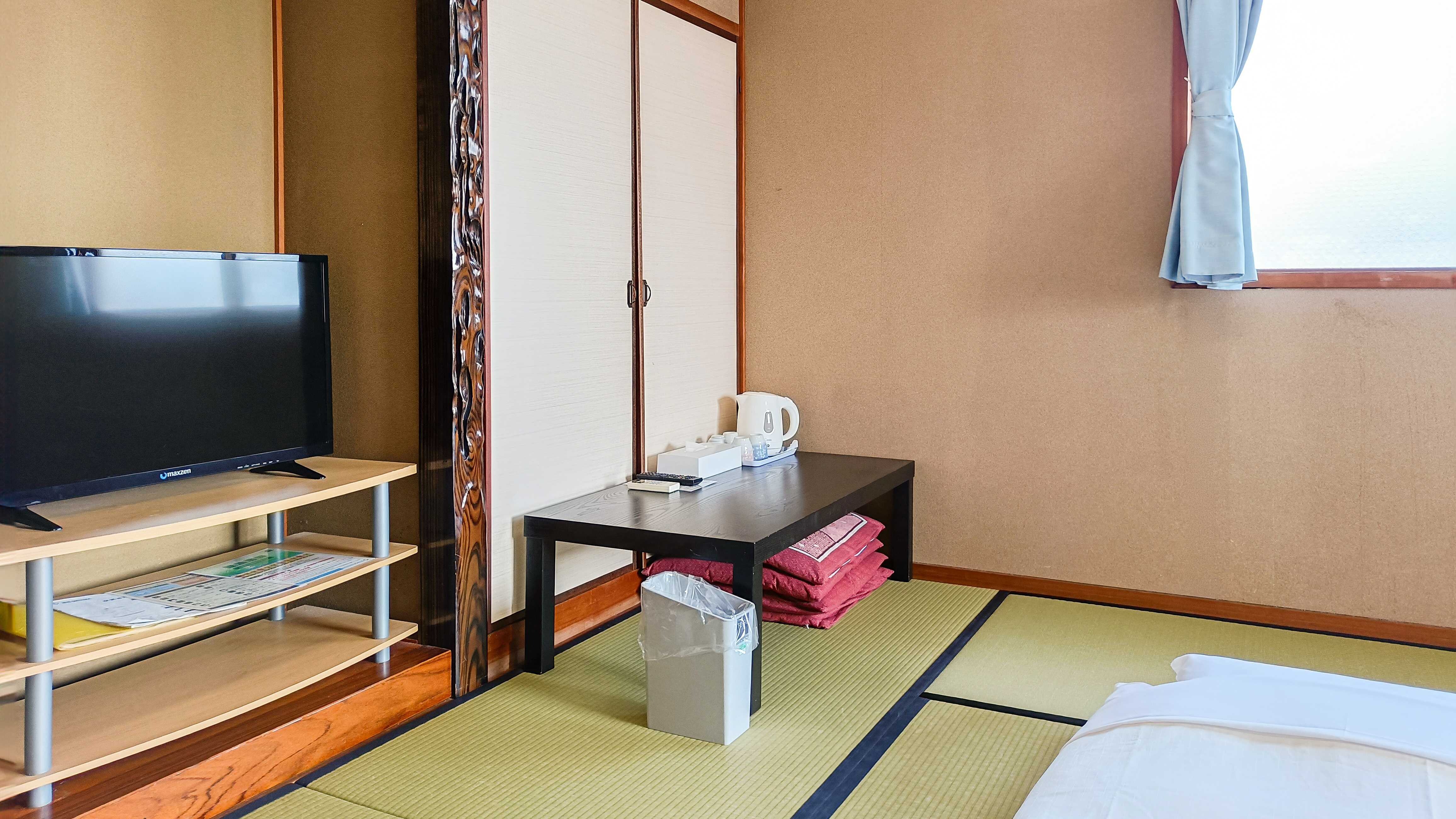 Japanese-style room (12 tatami mats)