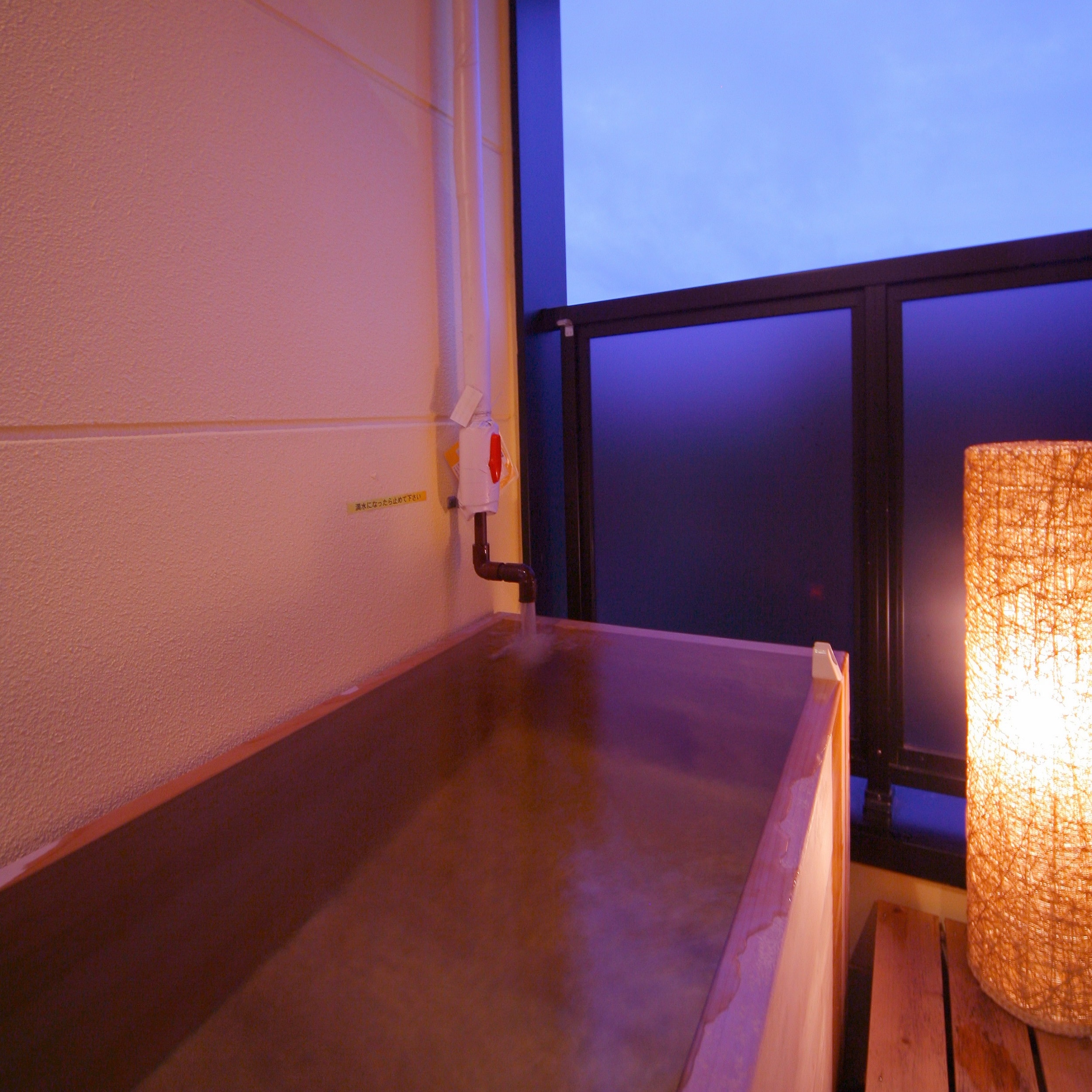 Guest room open-air bath <5:5>