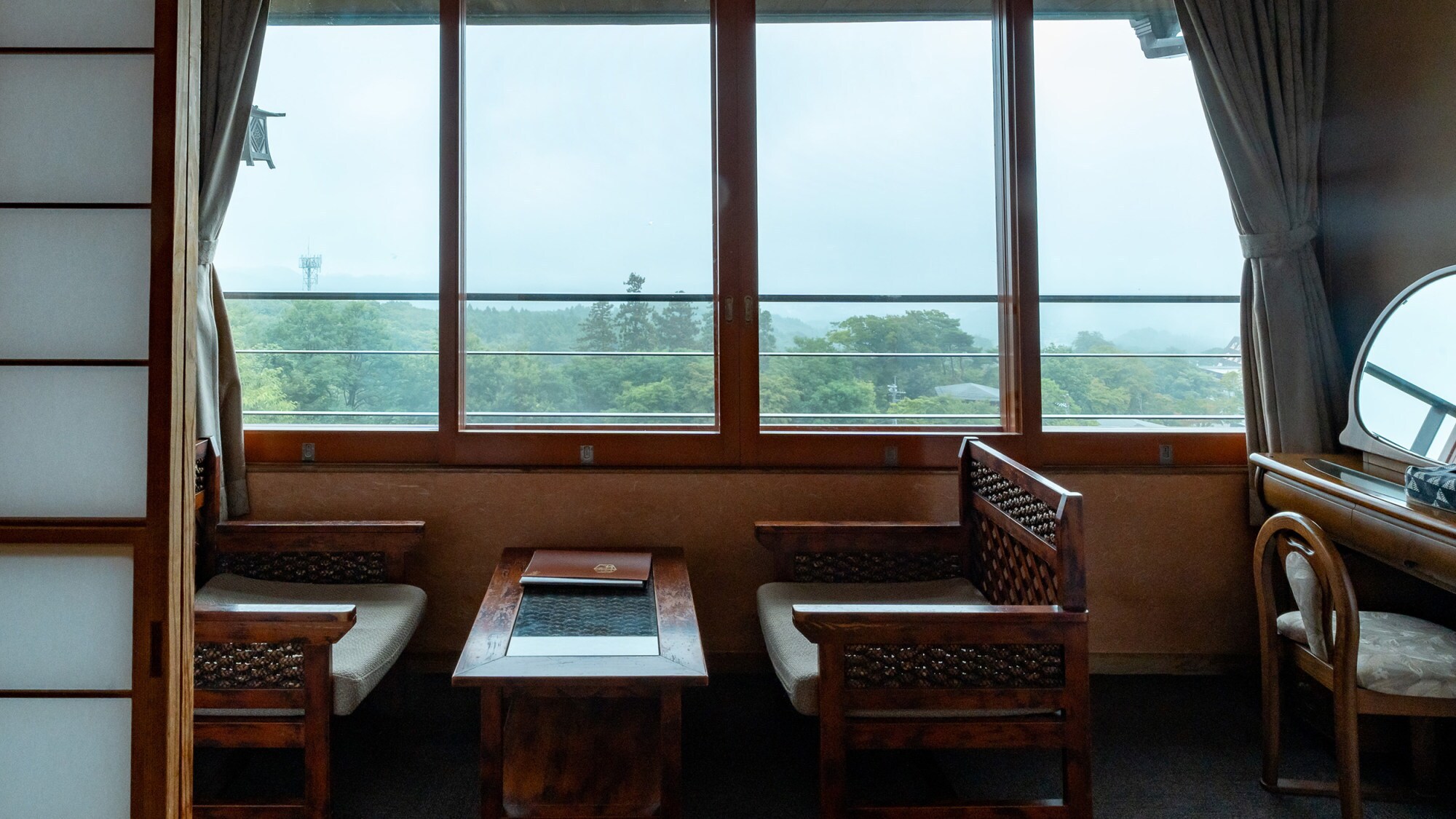 [Main building, one Japanese-style room] Each room has a different style and design.