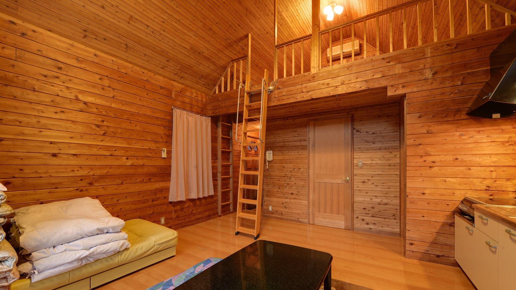 *[Log House/E] เหมาะสำหรับเด็กที่มีพลังงานเหลือล้น! นี่คือบ้านไม้แบบแยกเดี่ยวที่สามารถใช้วิ่งได้