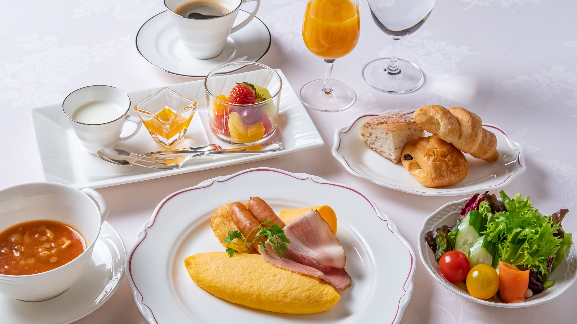 [Japanese or Western breakfast available] Western set meal (American style with egg dishes and homemade roast ham)