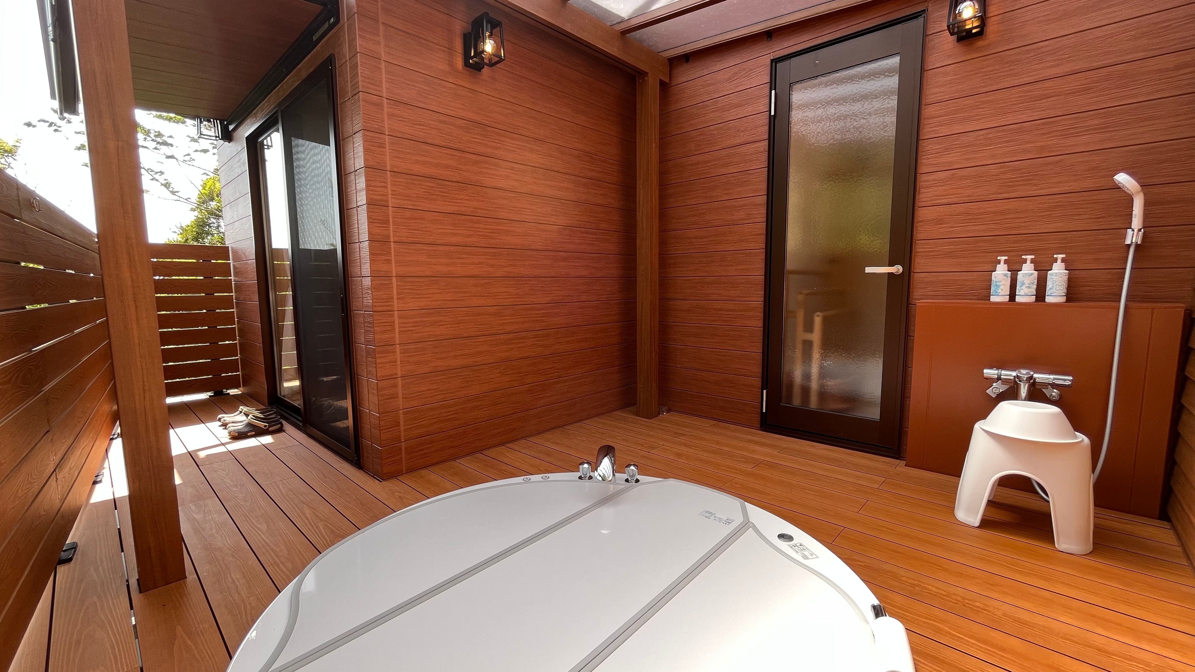 [Hanari Shungetsu] A detached house where you can stay with your pets, Western-style room, with an open-air bath