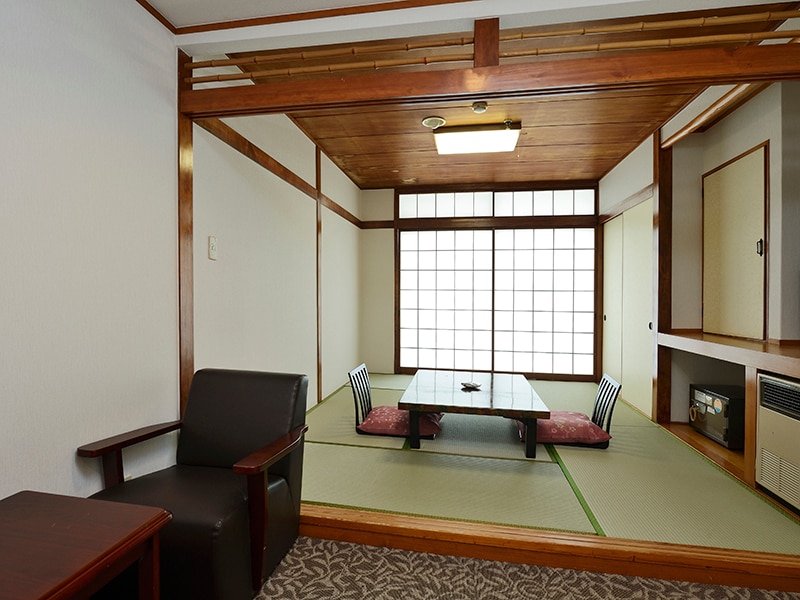 Non-smoking Japanese-style room 6 No view * Outside the window is the wall of the next building *