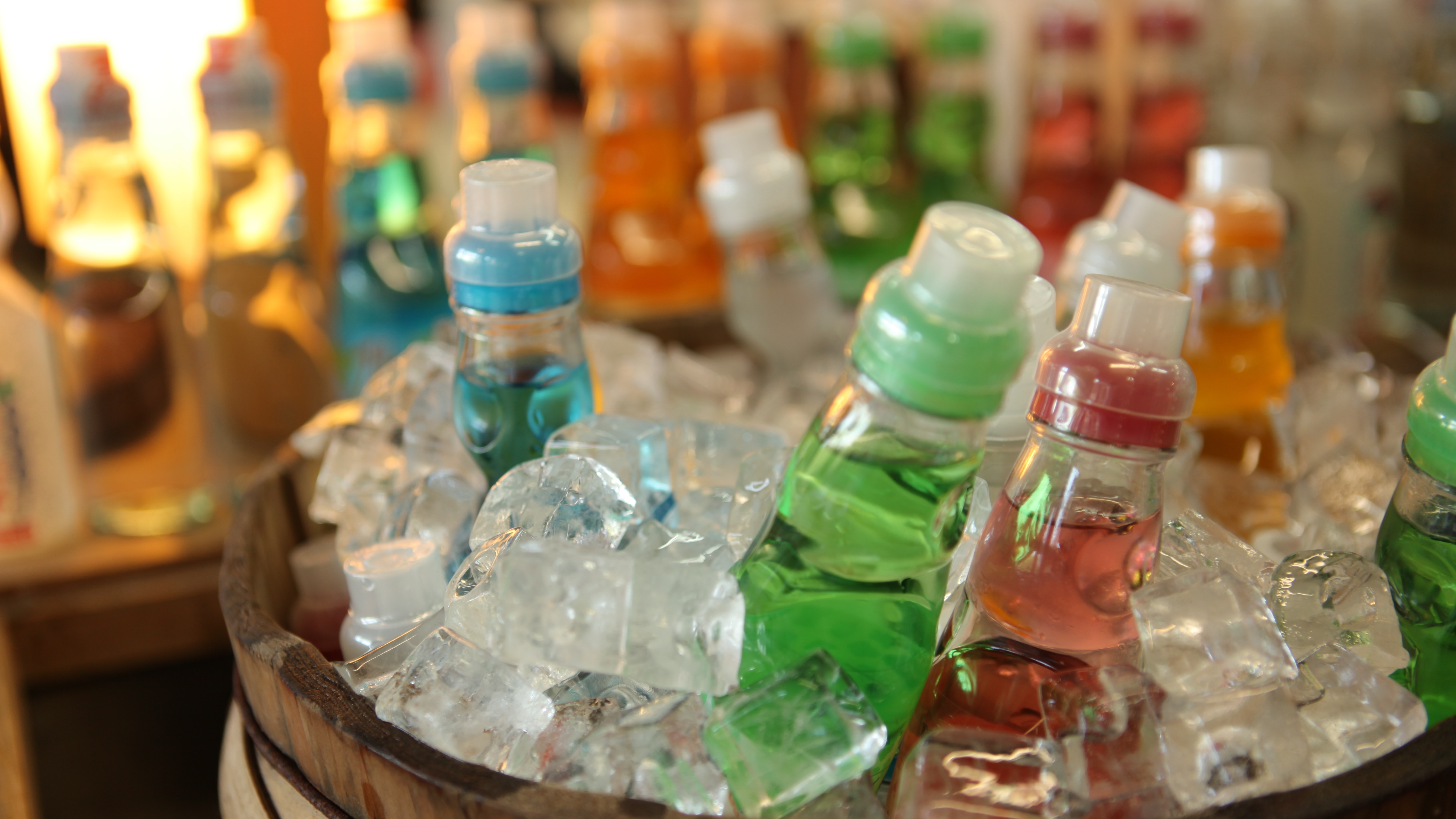 Nostalgic ramune chilled with ice. There are various flavors ♪ How about after taking a bath?