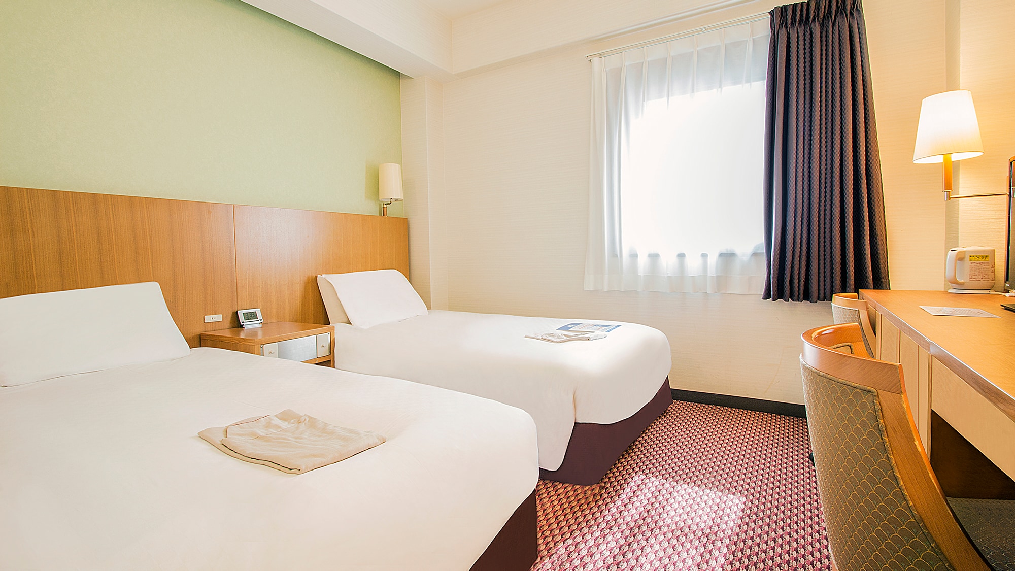 ■ Twin room (main building): 16㎡ ・ 110cm & times; 195cm & times; 2 (made by Simmons) beds are available.