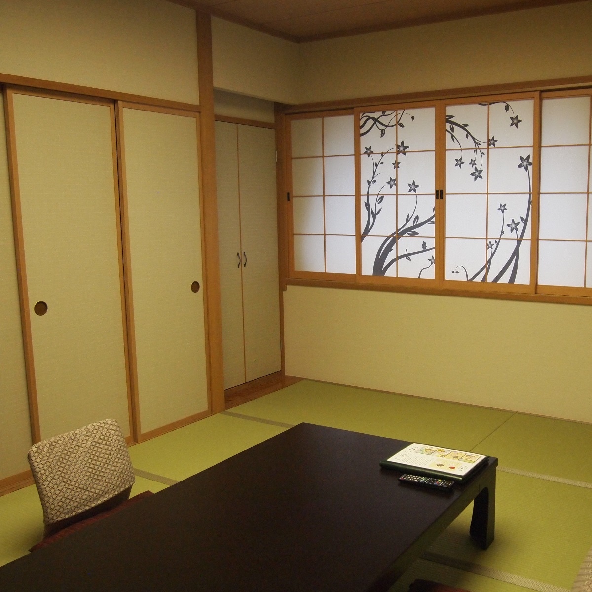 Main building standard Japanese-style room (10 tatami mats)