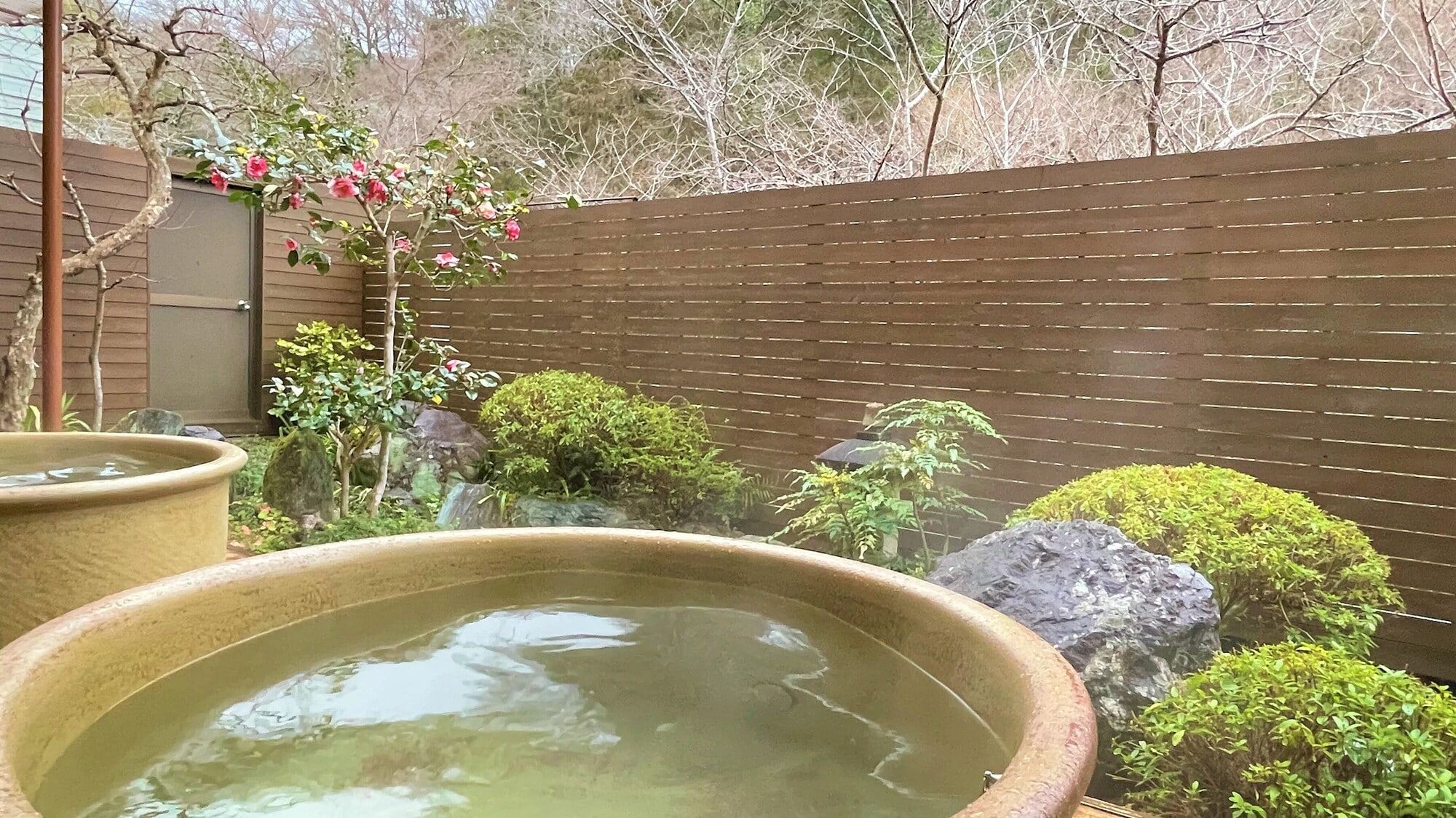 ■Women's bath: Terrace open-air bath opened in 2019. The courtyard is illuminated at night.