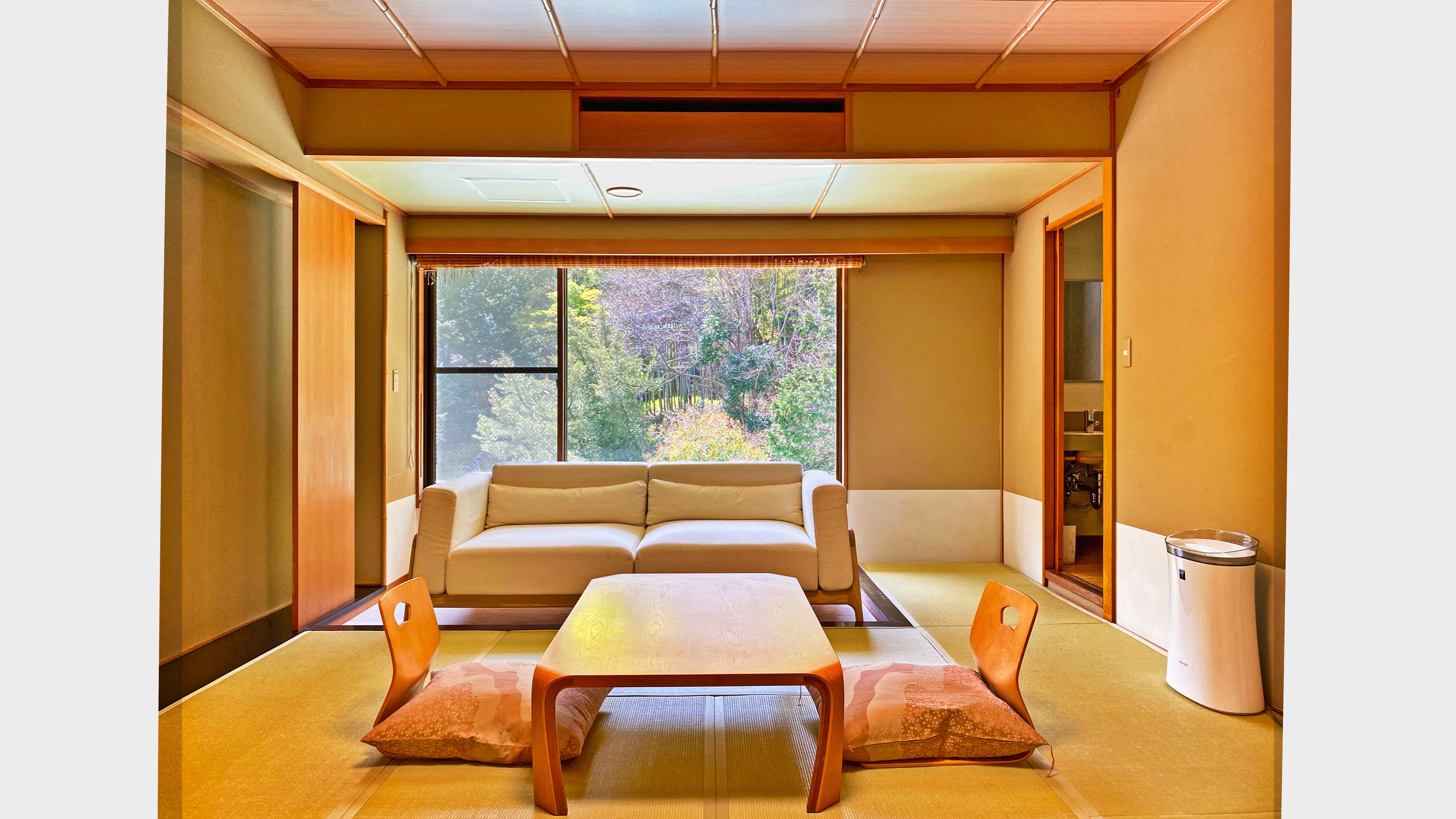 14-tatami Japanese-style room (with bath and toilet), non-smoking