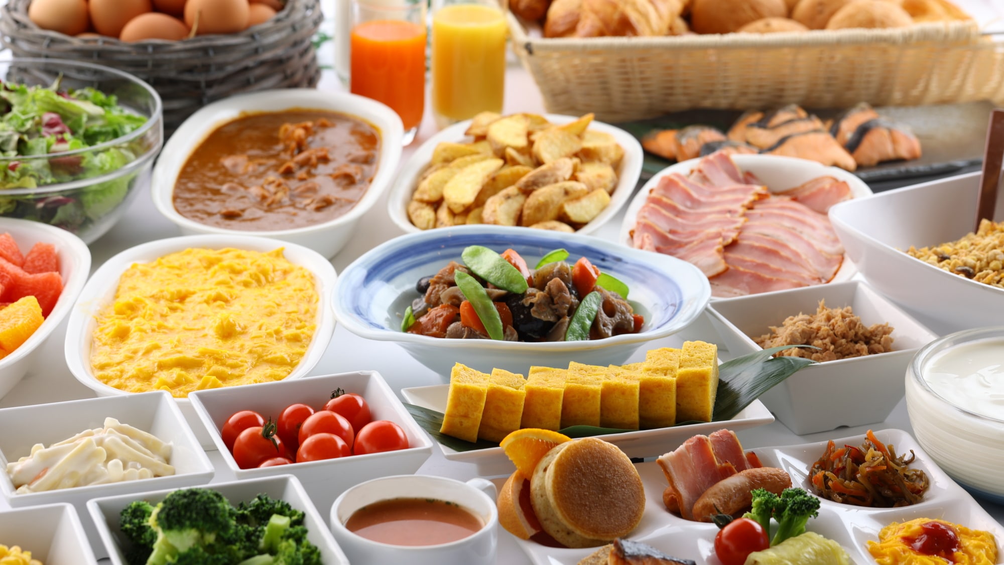 Breakfast buffet: Enjoy a variety of Japanese and Western dishes