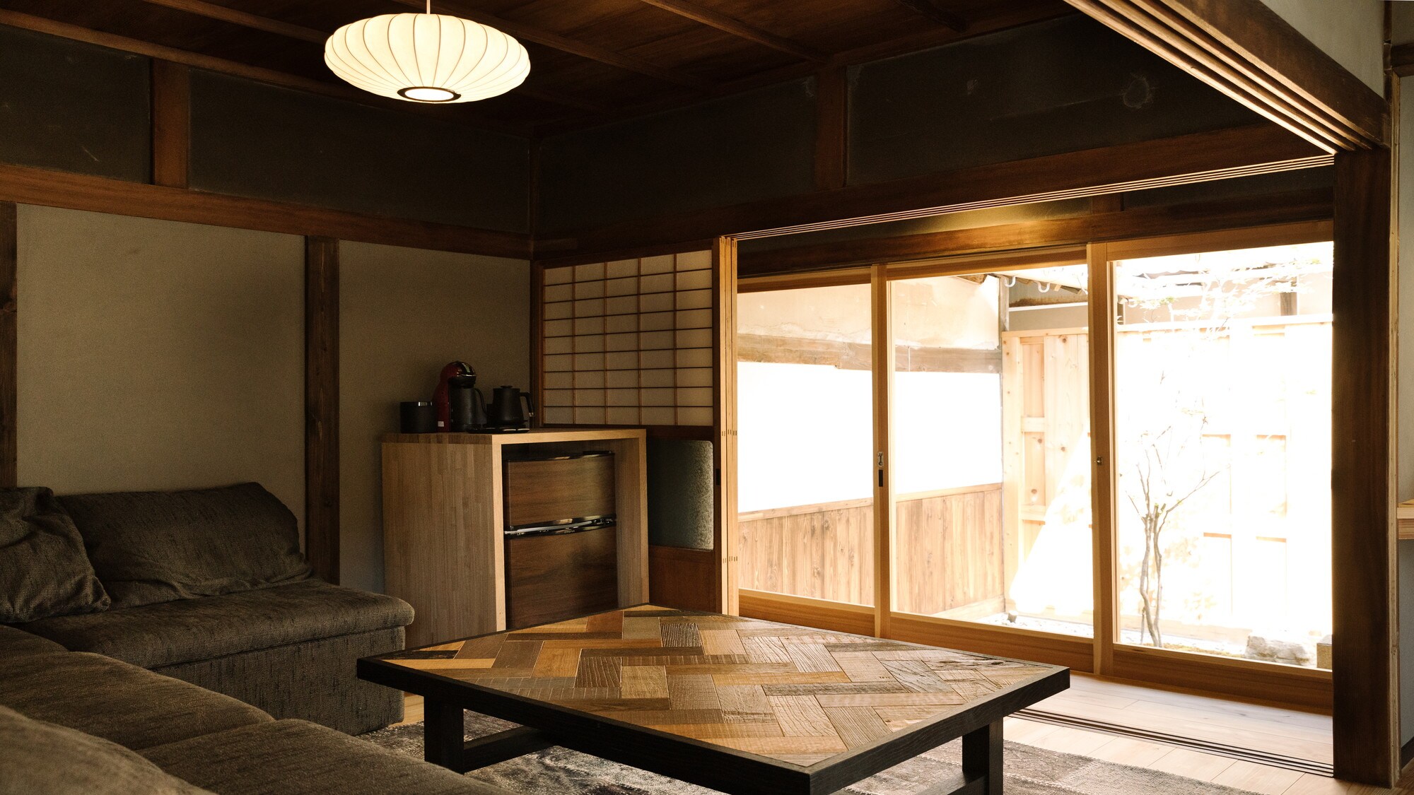 Uematsu 301 | Quality time sitting on the sofa and gazing at the sky.