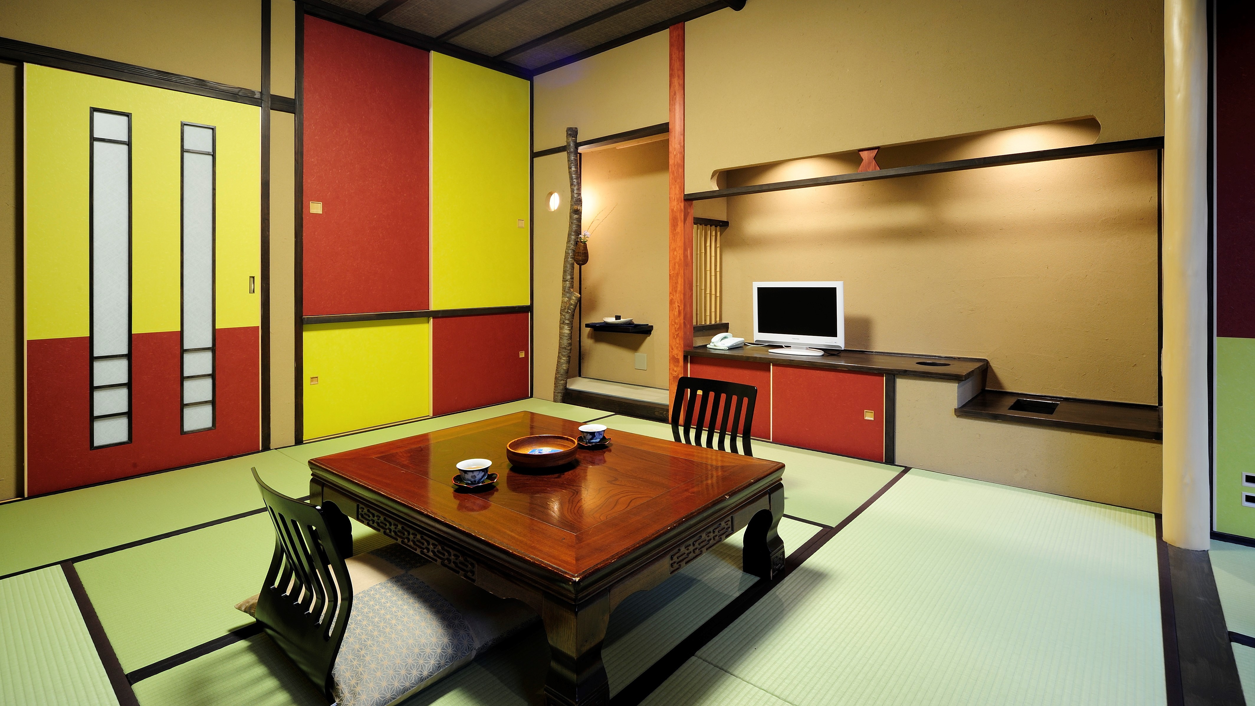 *A relaxing Japanese-style room to soothe your tired body and mind after your trip. (One example)