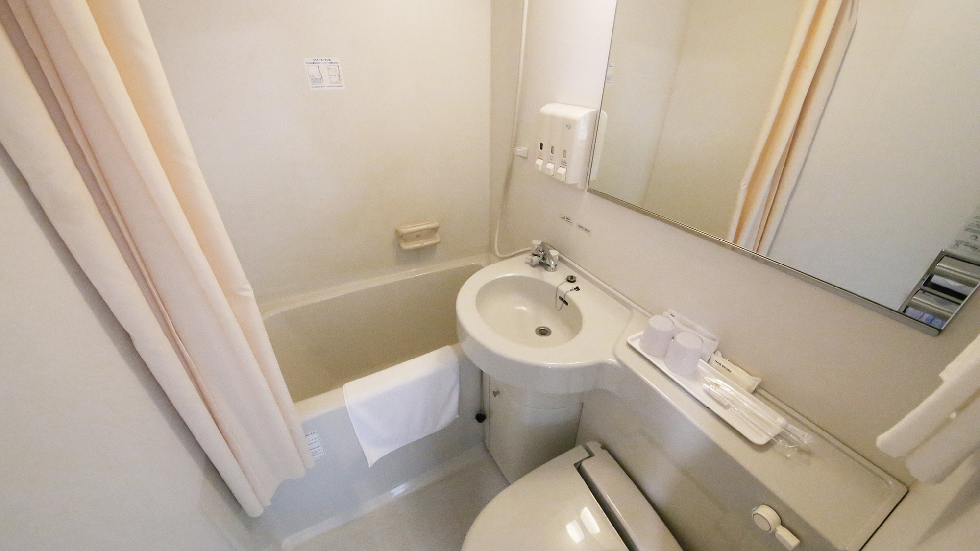 [Unit bath] All rooms are equipped with a unit bath.