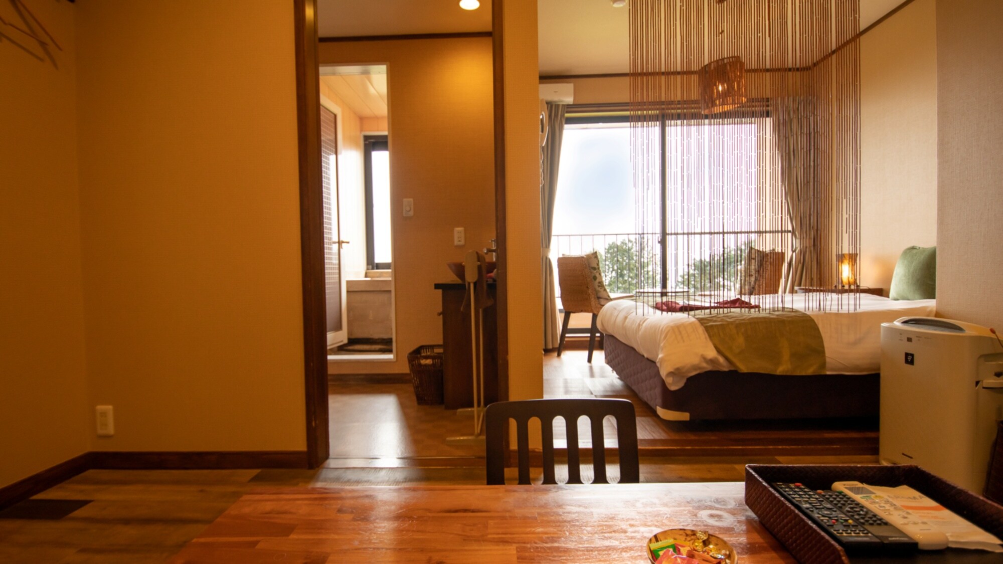 Standard double [Wind] Standard Western-style room ★ With open-air bath overlooking the sea / Relaxing feeling reminiscent of an Asian resort