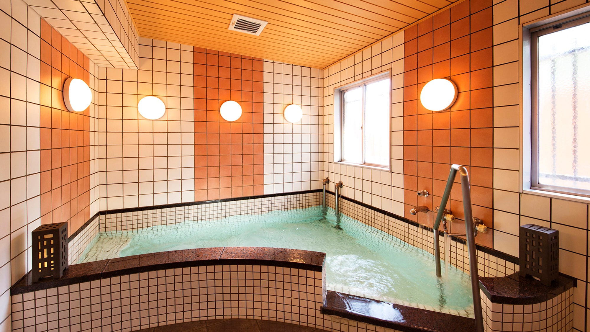 ■ Large communal bath for men ■ Hours of use 17: 00-24: 00