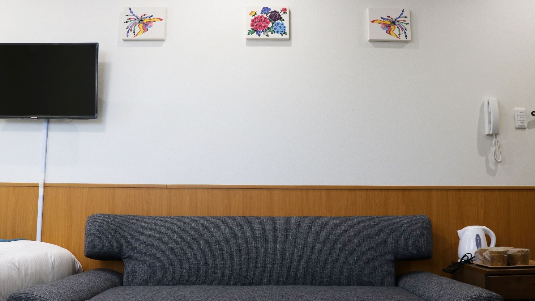 Twin room: 2 double beds (140×210) + sofa