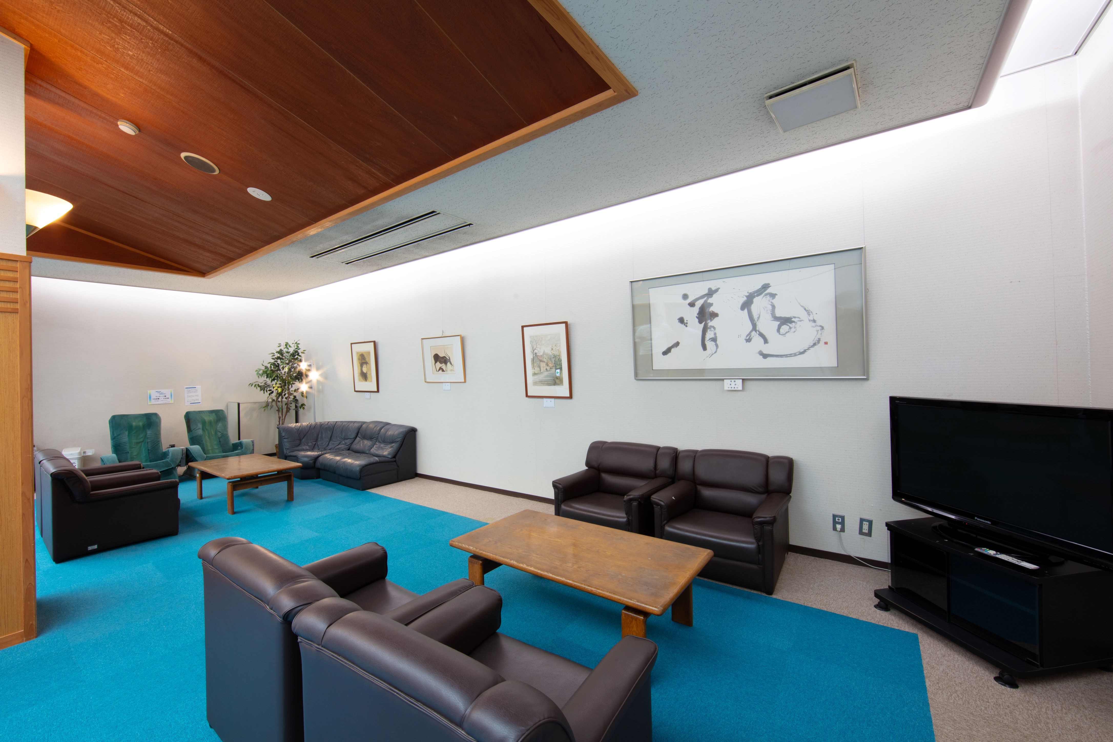 Second floor lounge