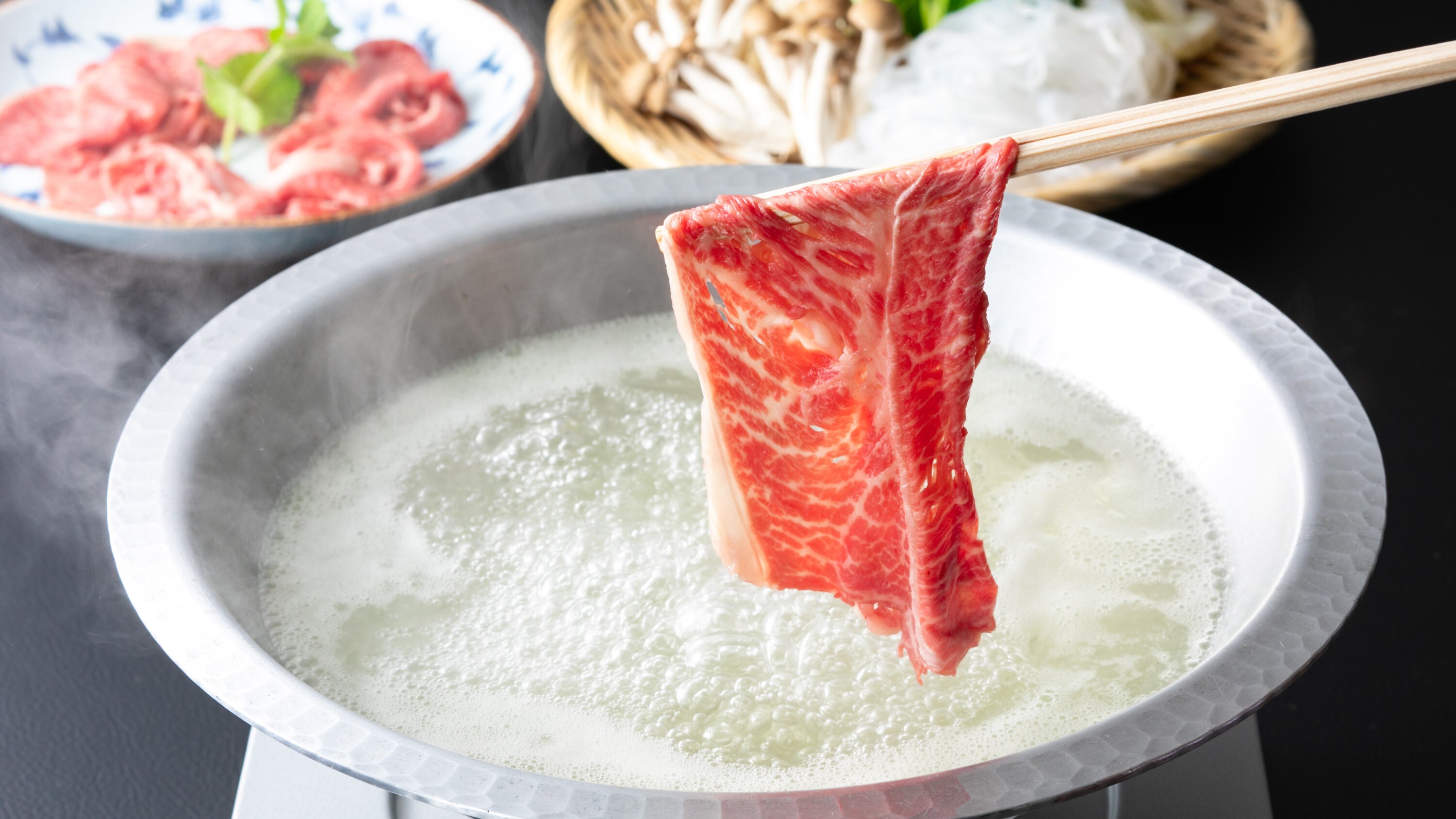[丹后美味套餐高级] 奢侈地享用黑毛和牛涮涮锅！