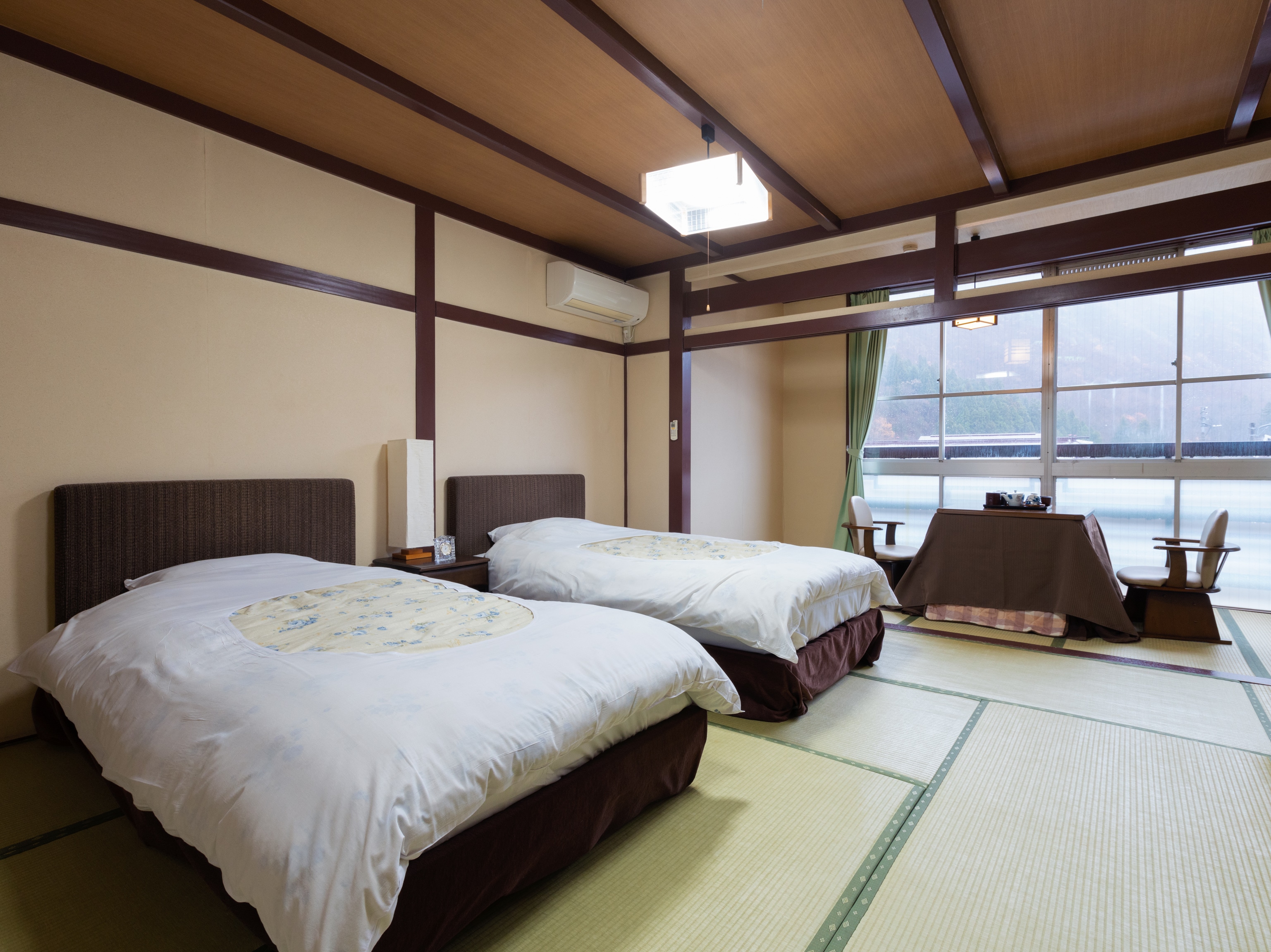Kamar ganda bergaya Jepang-Barat