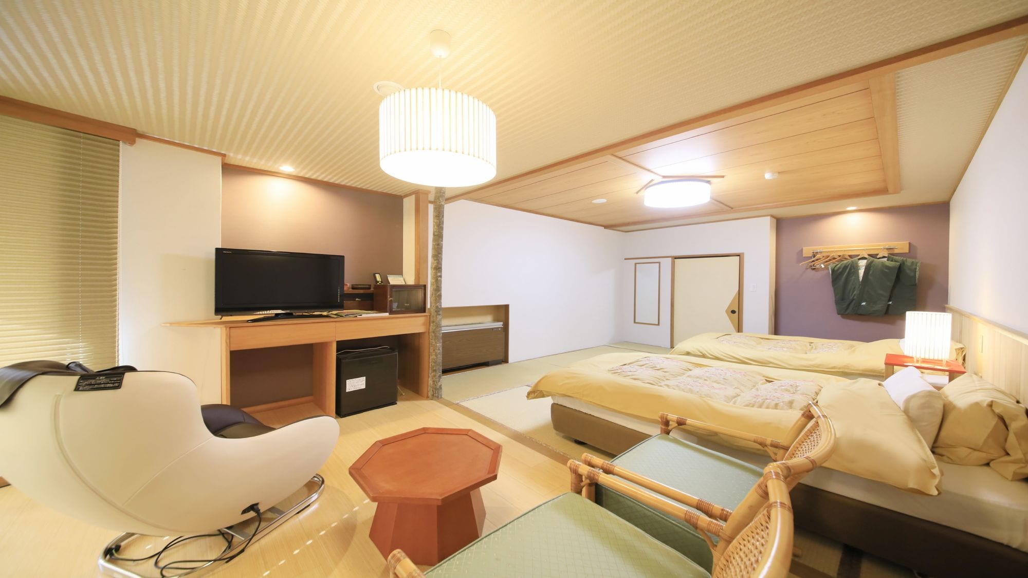 ■Japanese-style twin room (10 tatami mats/3rd floor)■~Massage chair included~