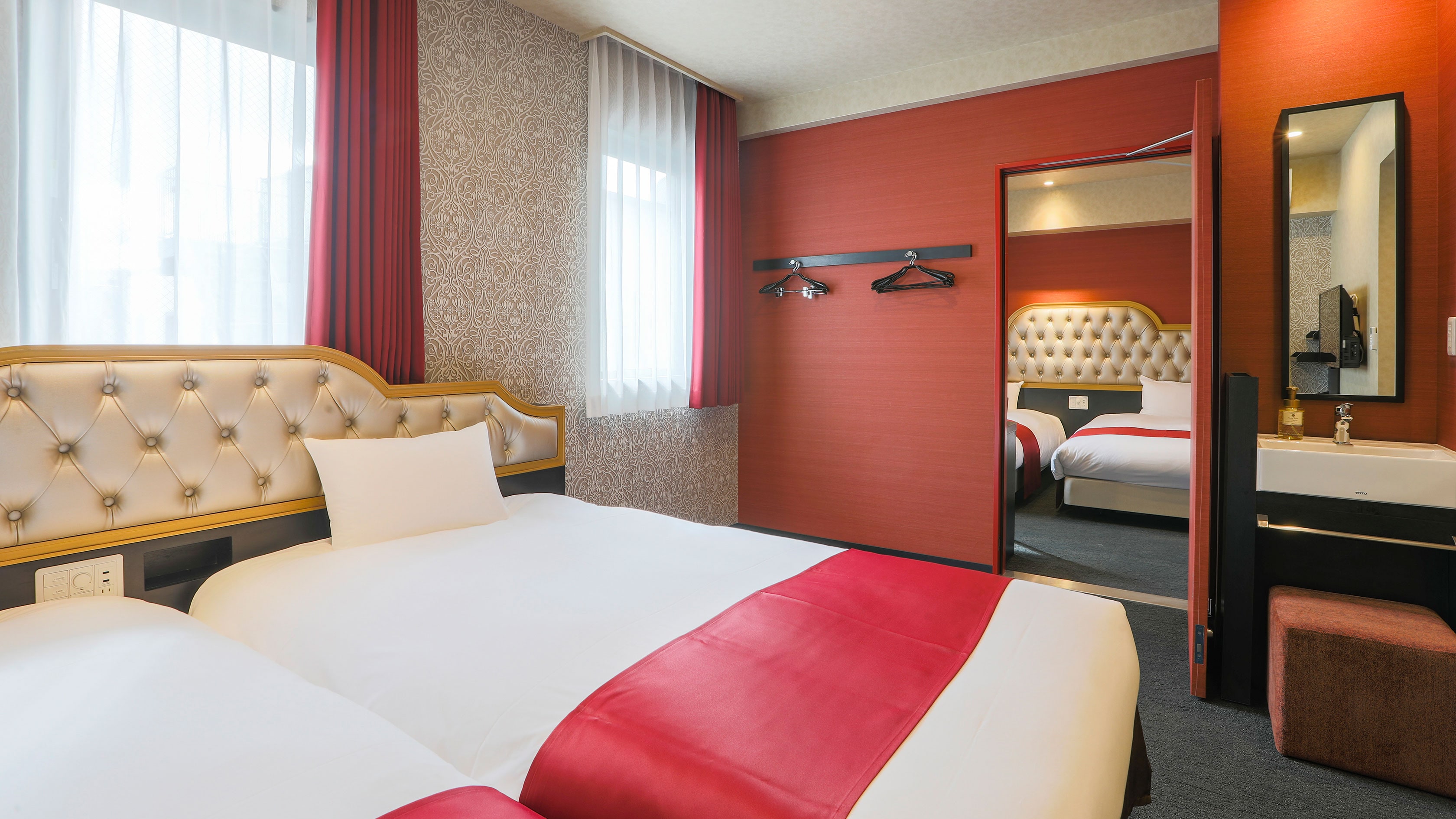 [North Wing] 9th floor Rome connecting room & lt; separate bath and toilet & gt;