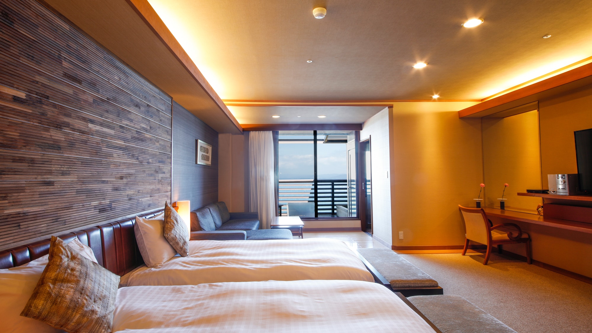 [Western room with open-air bath on the special floor "Riraku"] 60 square meters in size including the terrace