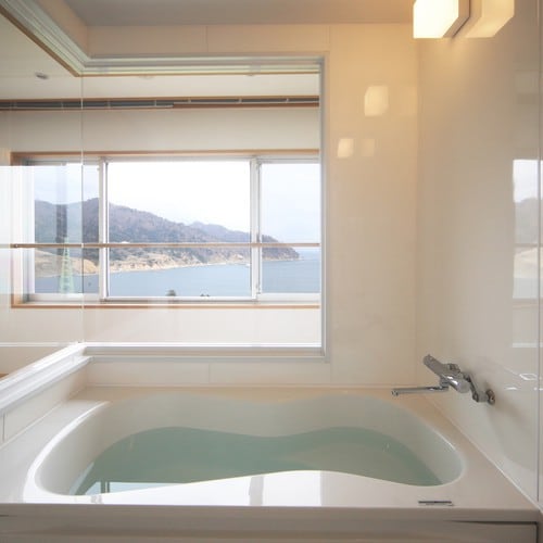 Kamar tamu khusus / kamar mandi dengan pemandangan