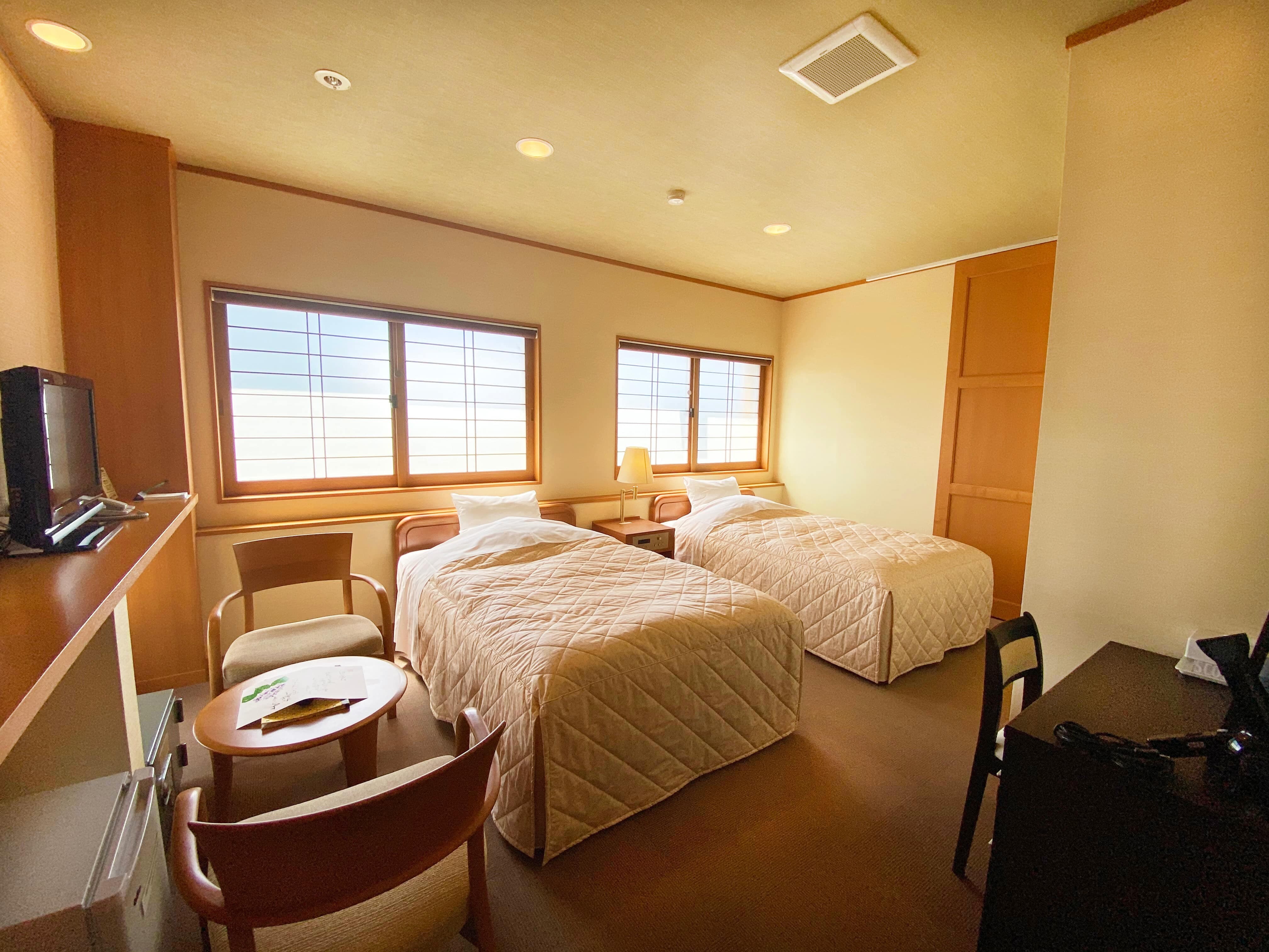 Western-style twin room