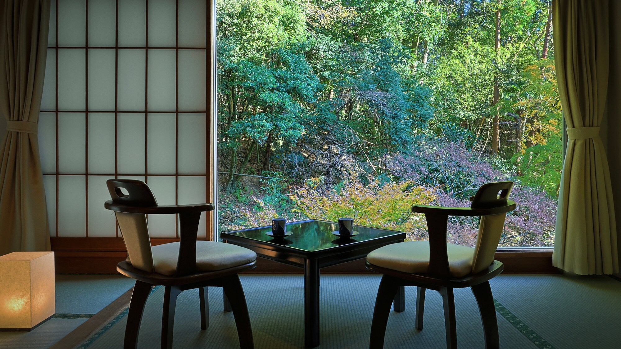 [Mountain side] Japanese-style room 10-14 tatami mats
