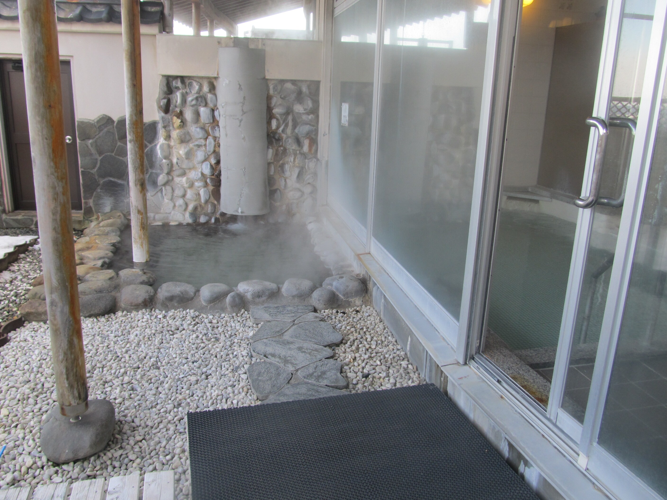 r4 Open-air bath