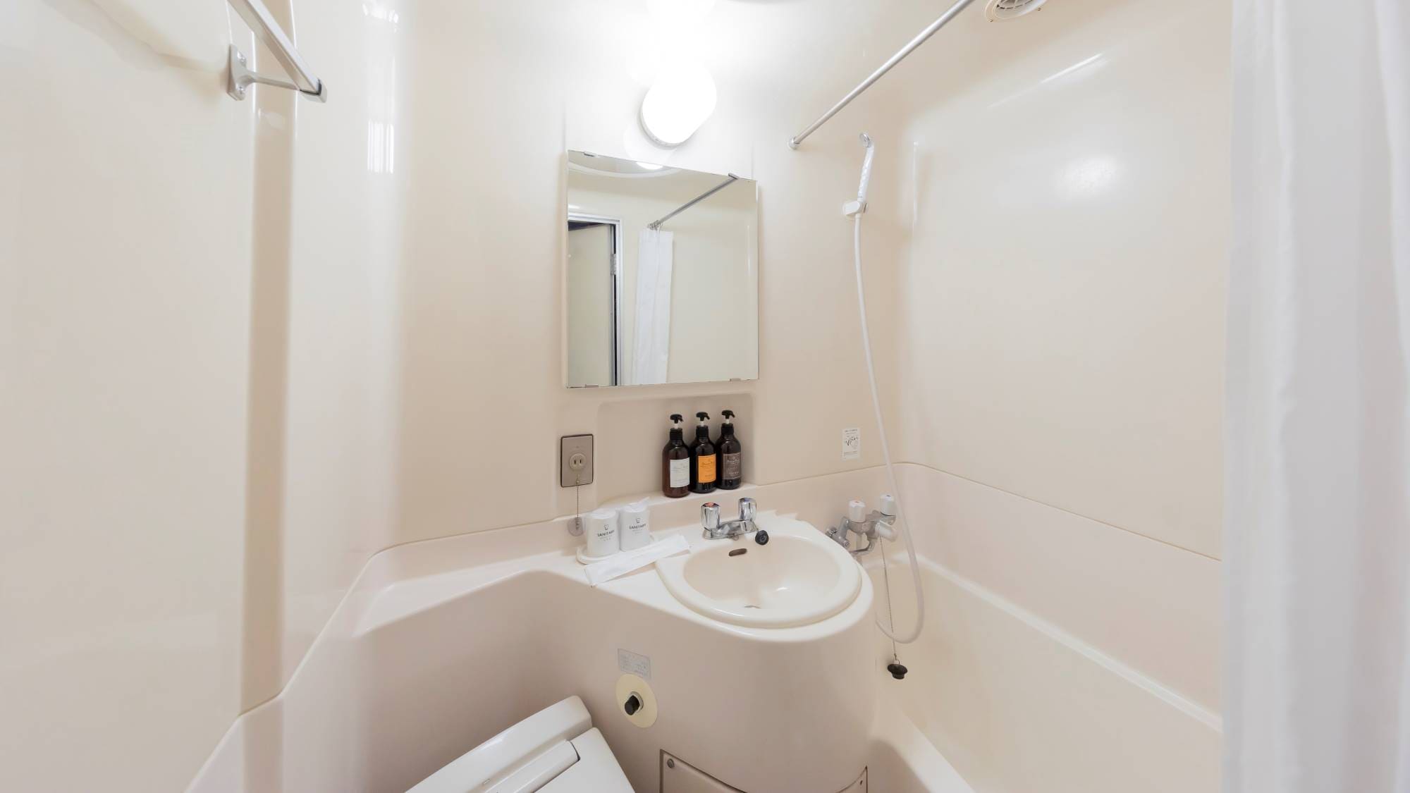 Annex unit bath