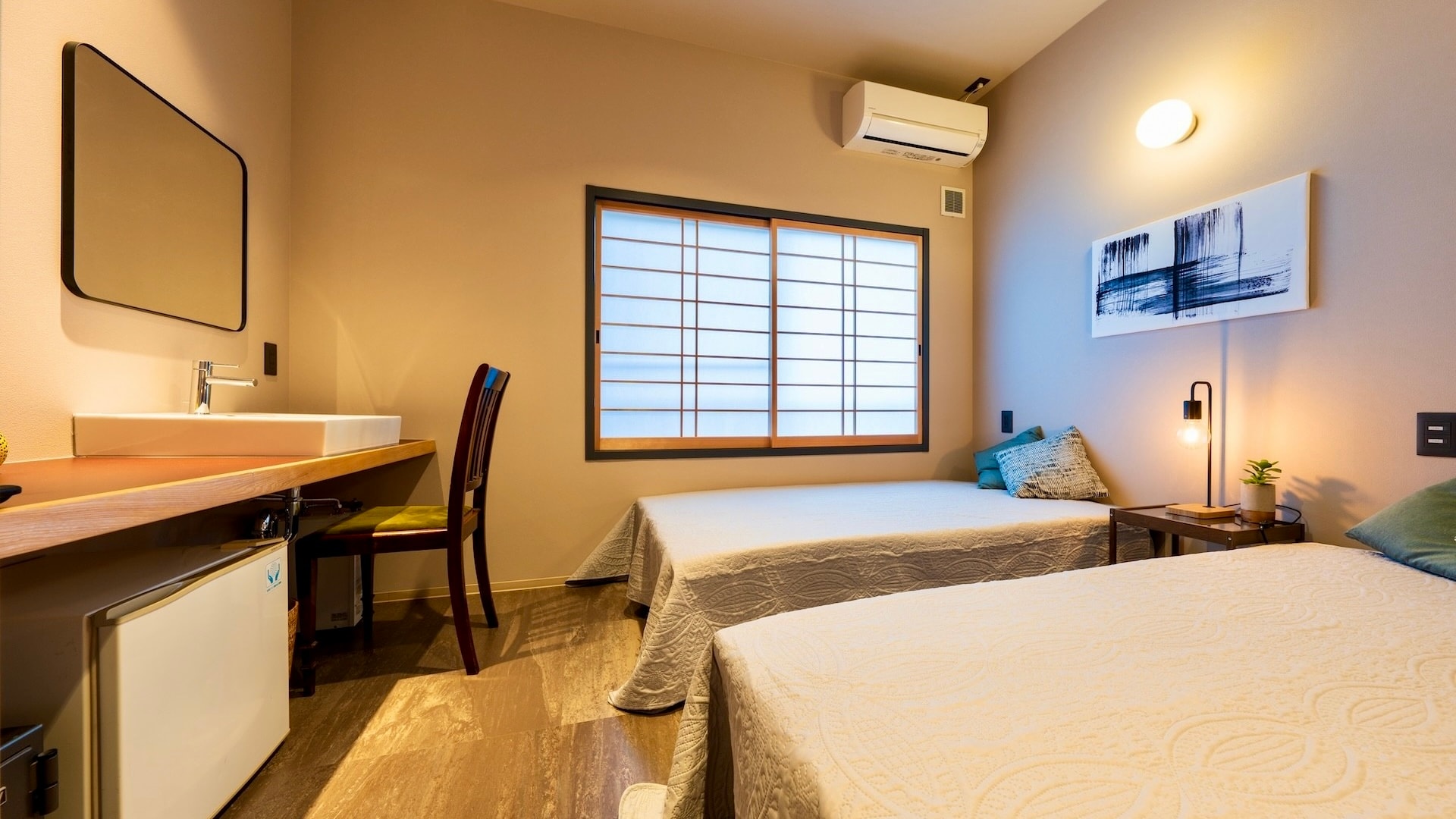 Room 3: Western-style room/twin