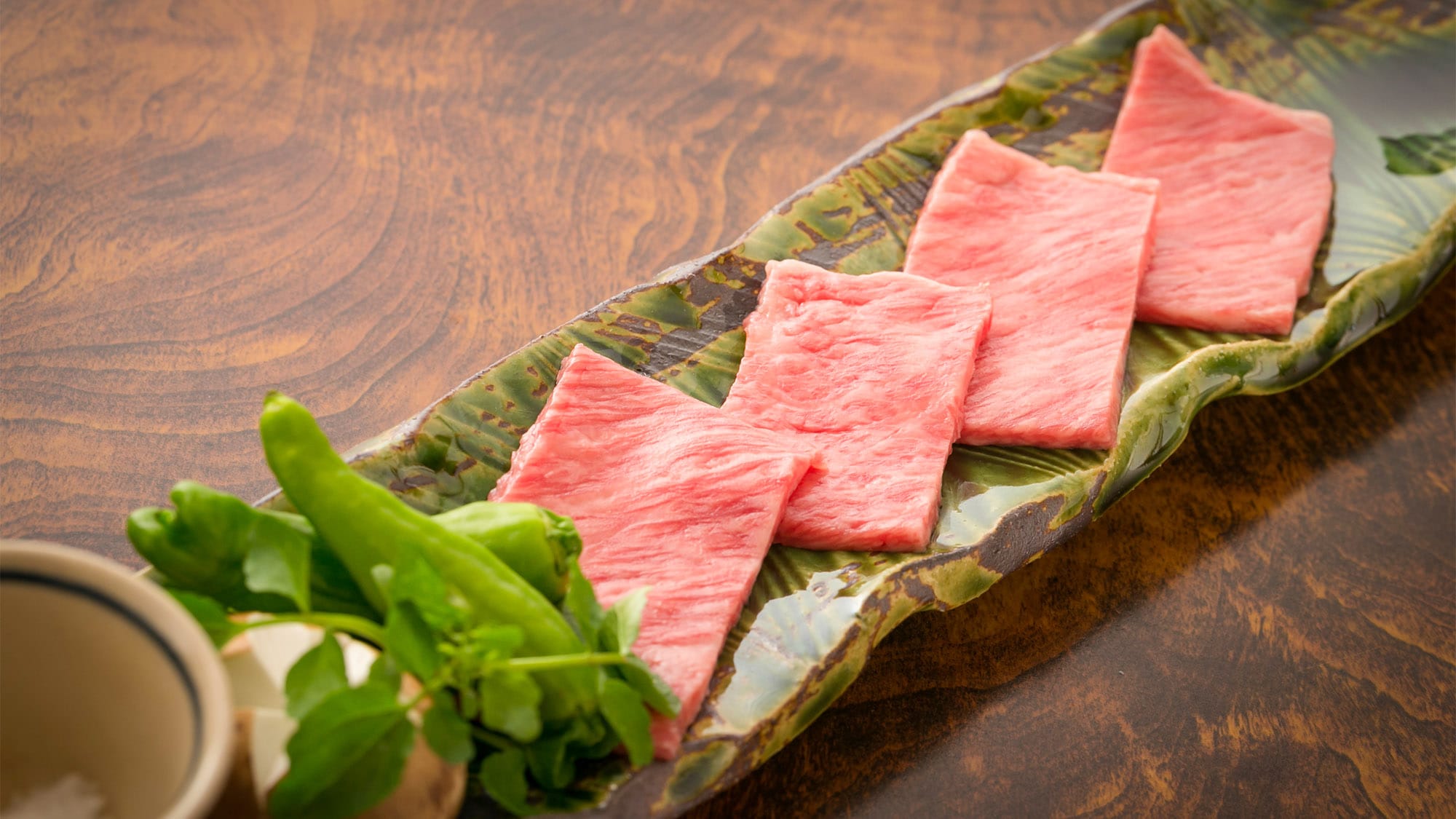 ・ We use meat from "Matasaku Shoten", which has a strong commitment to meat.